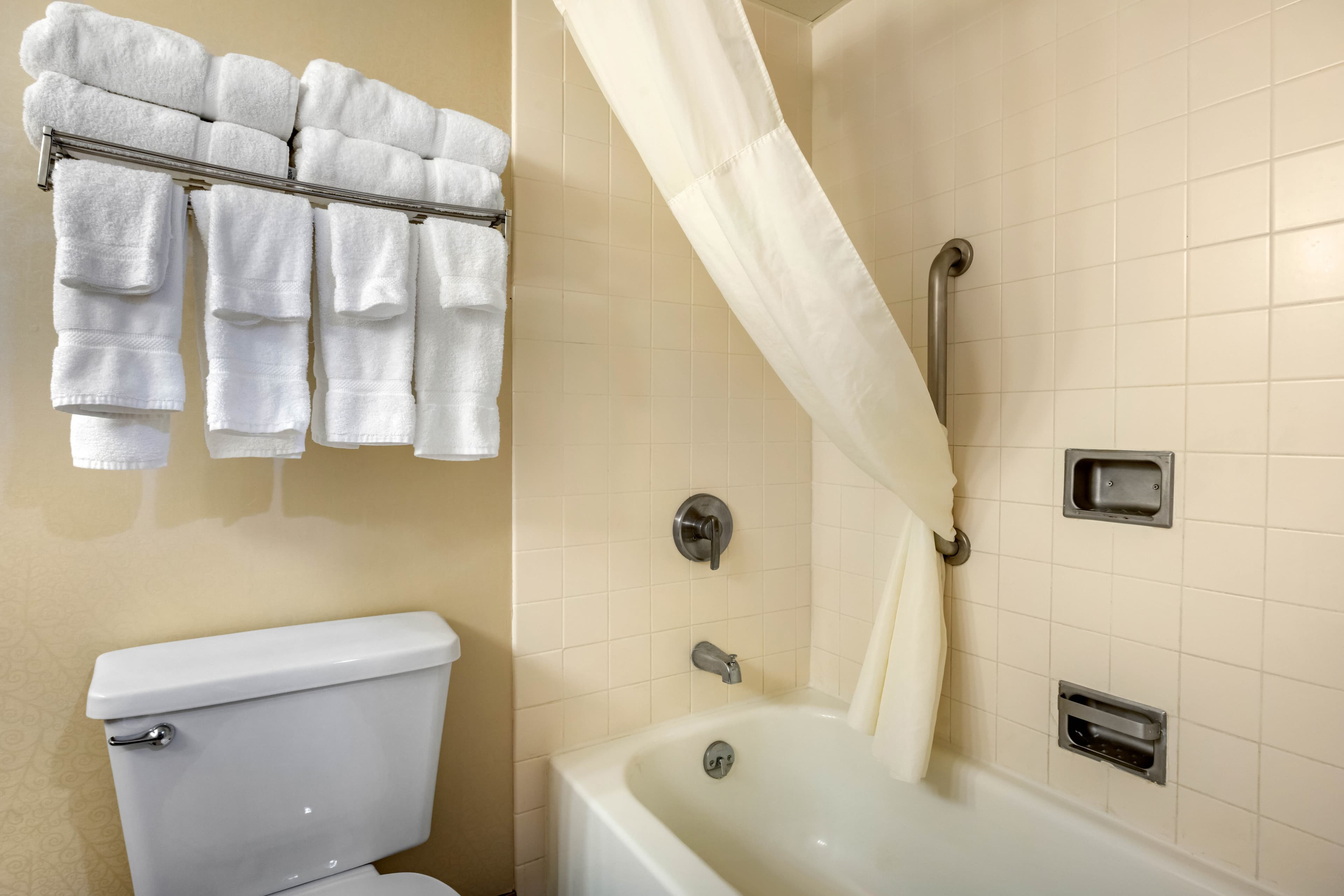 Clarion Hotel Conference Center on Lake Erie — 9