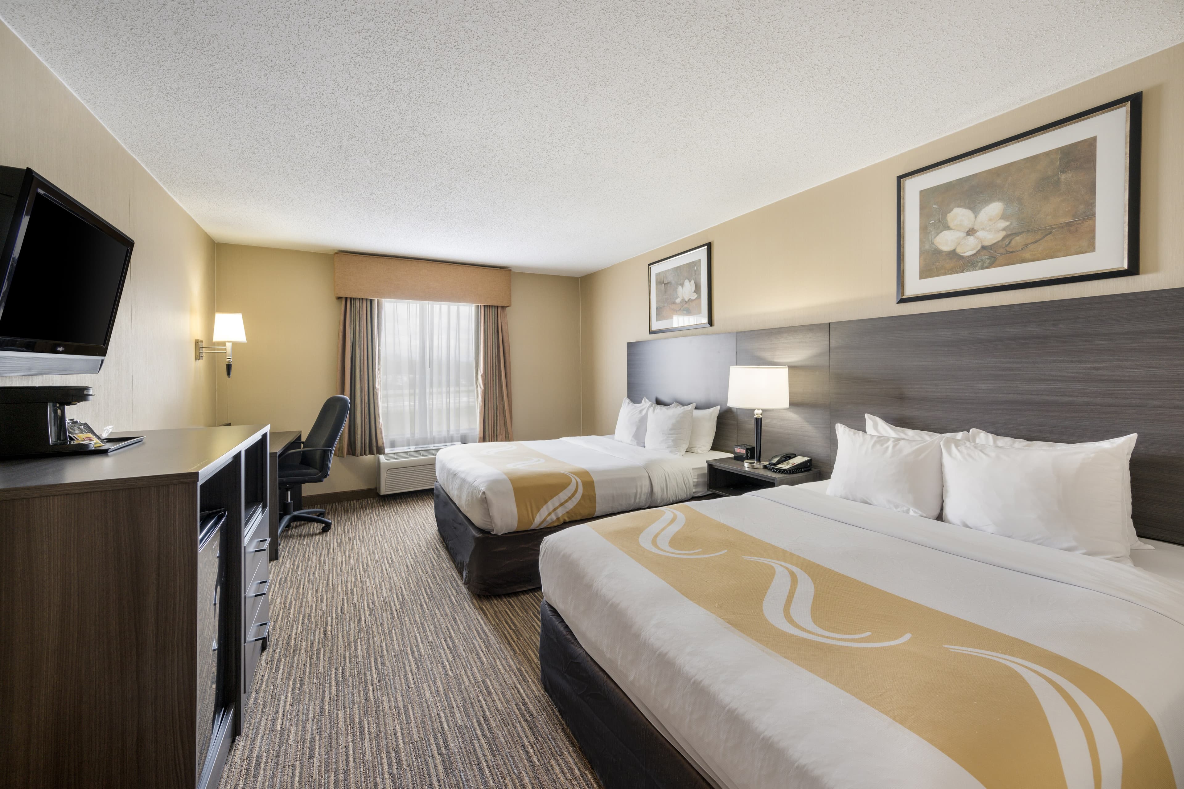 Quality Inn & Suites Fishkill South near I-84 - Image 5