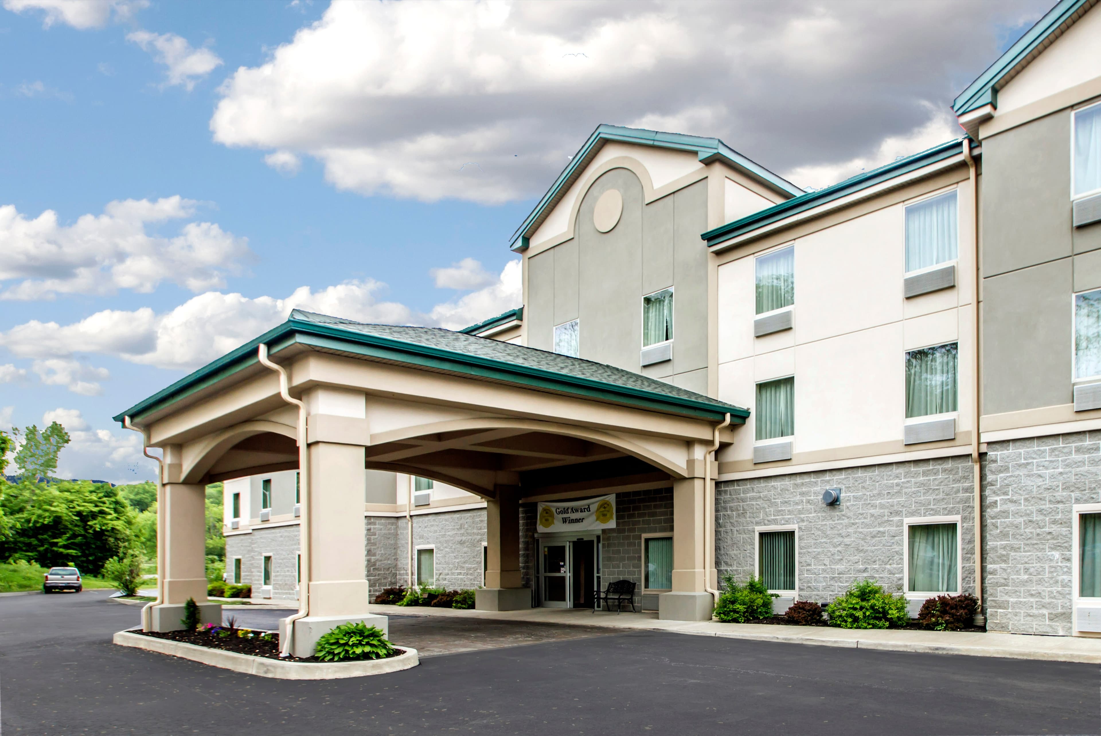 Quality Inn & Suites Fishkill South near I-84 - Image 1