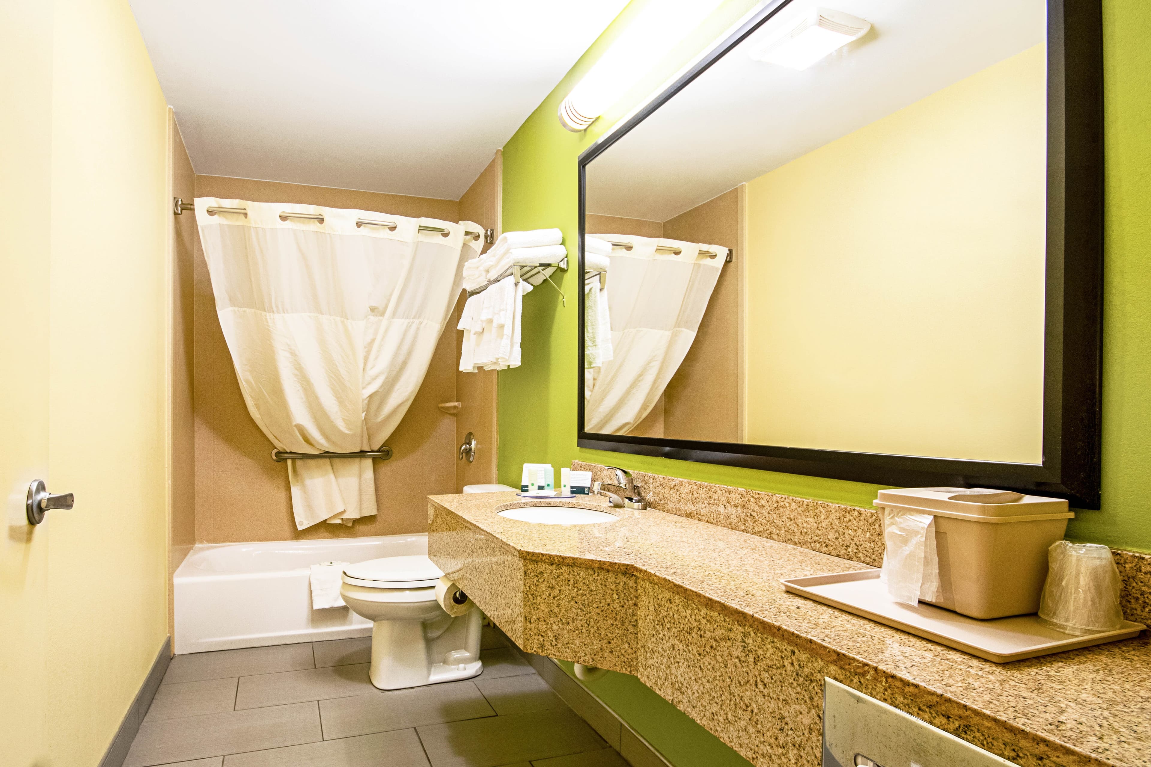 Quality Inn & Suites Glenmont - Albany South — 7