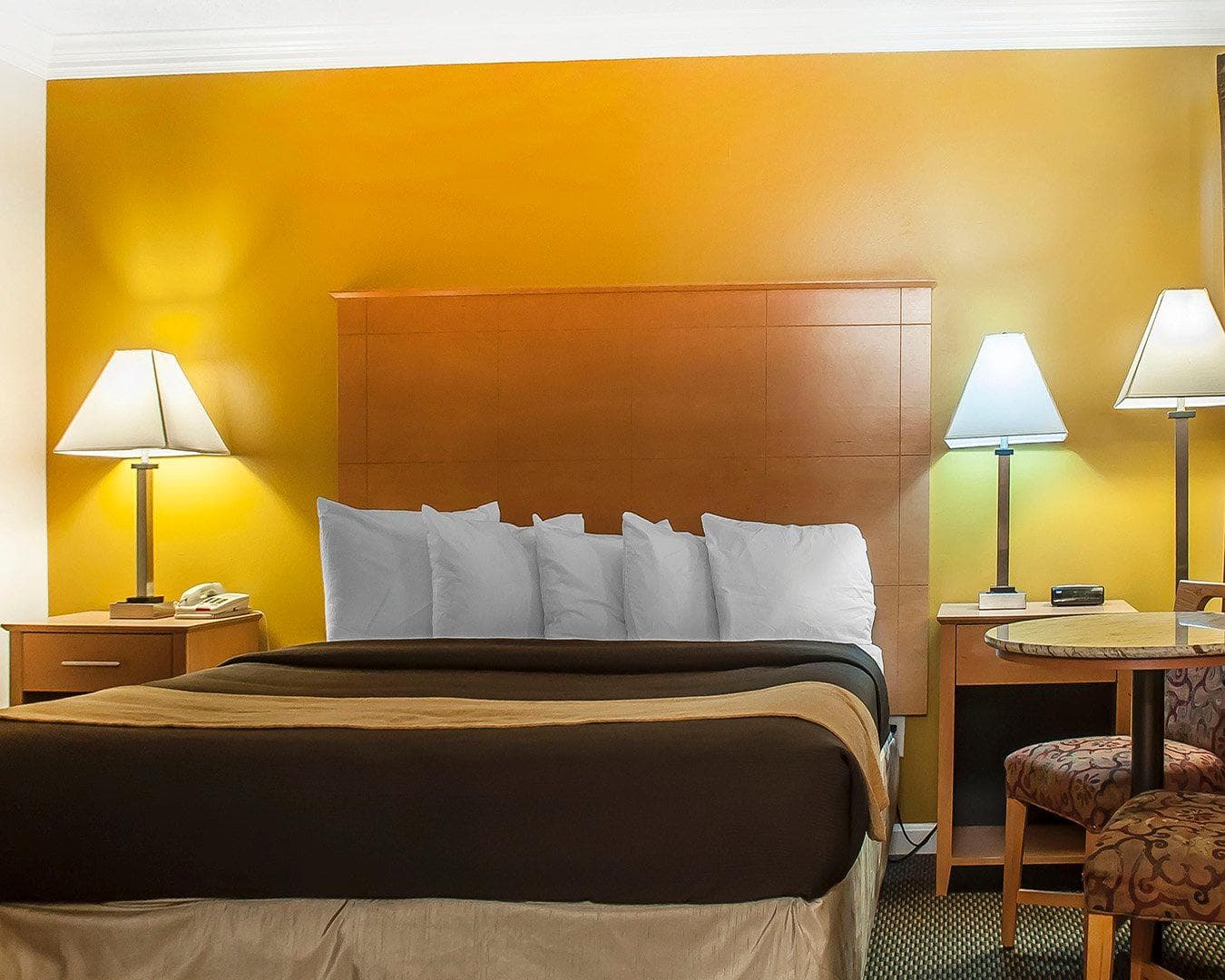 Econo Lodge at the Falls North - Image 2