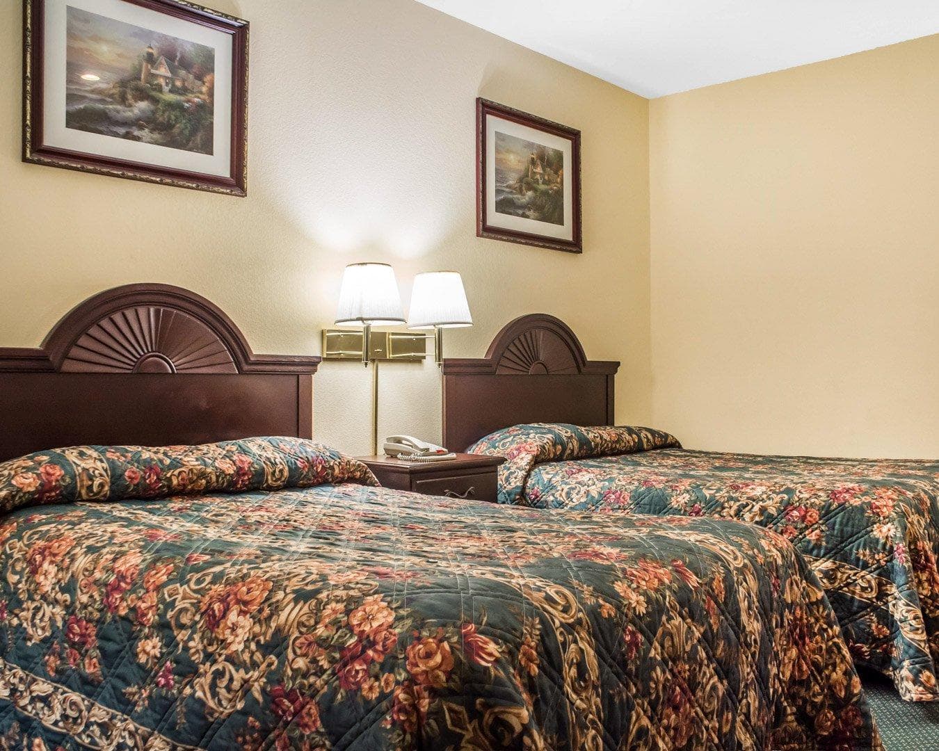 Econo Lodge Inn & Suites North Syracuse Airport - Image 2