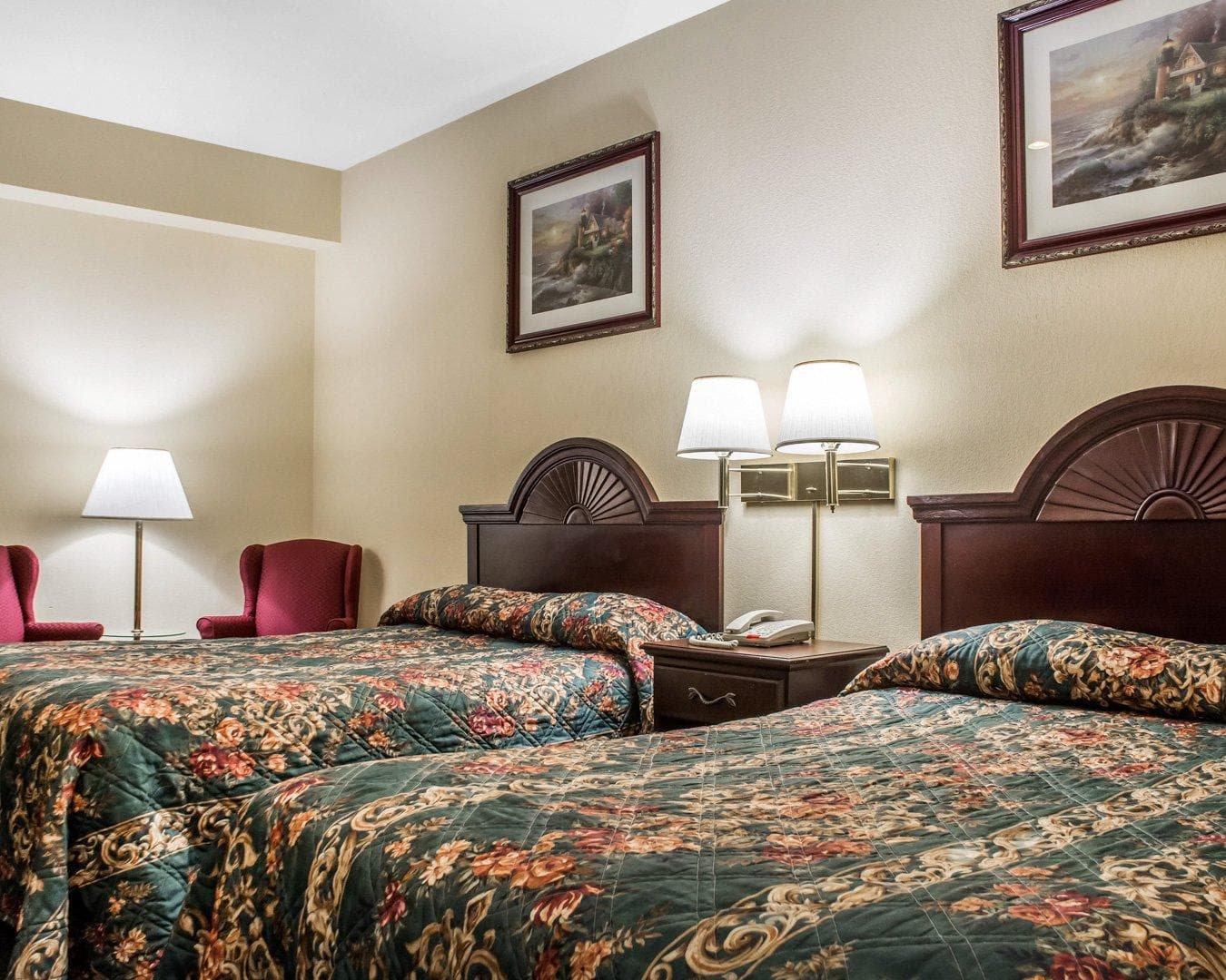 Econo Lodge Inn & Suites North Syracuse Airport - Image 4