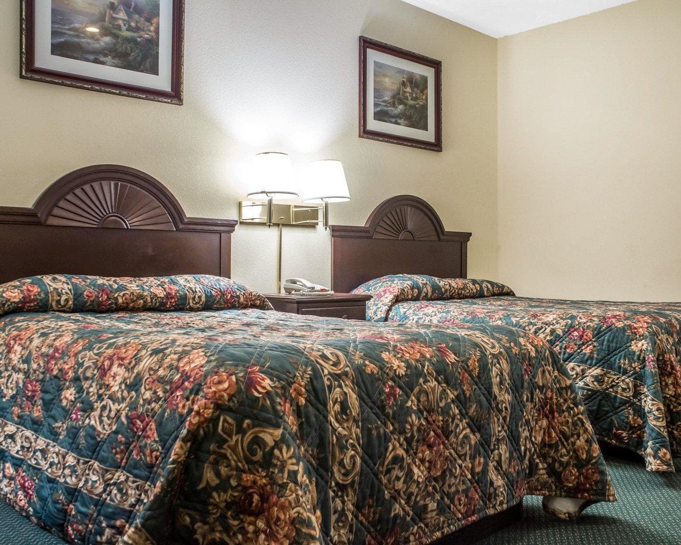 Econo Lodge Inn & Suites North Syracuse Airport - Image 5