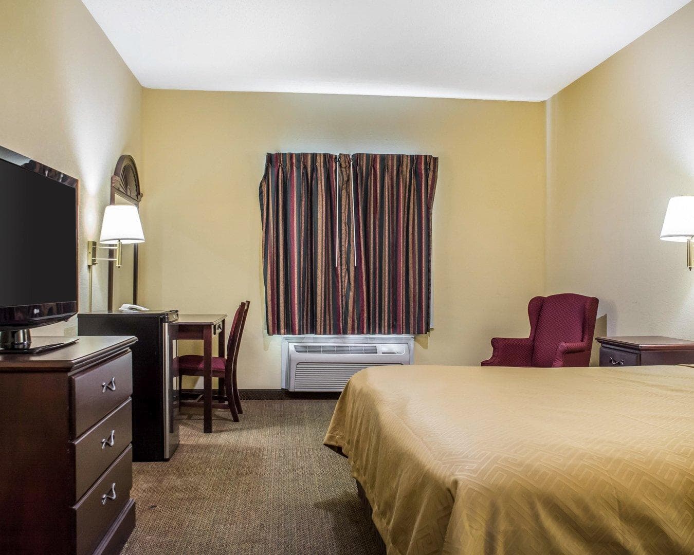 Econo Lodge Inn & Suites North Syracuse Airport — 7