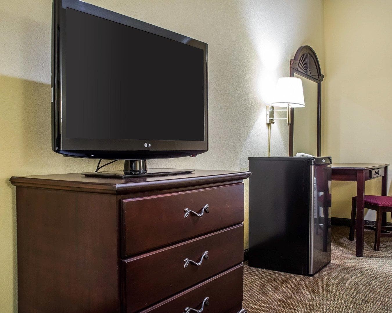 Econo Lodge Inn & Suites North Syracuse Airport — 8