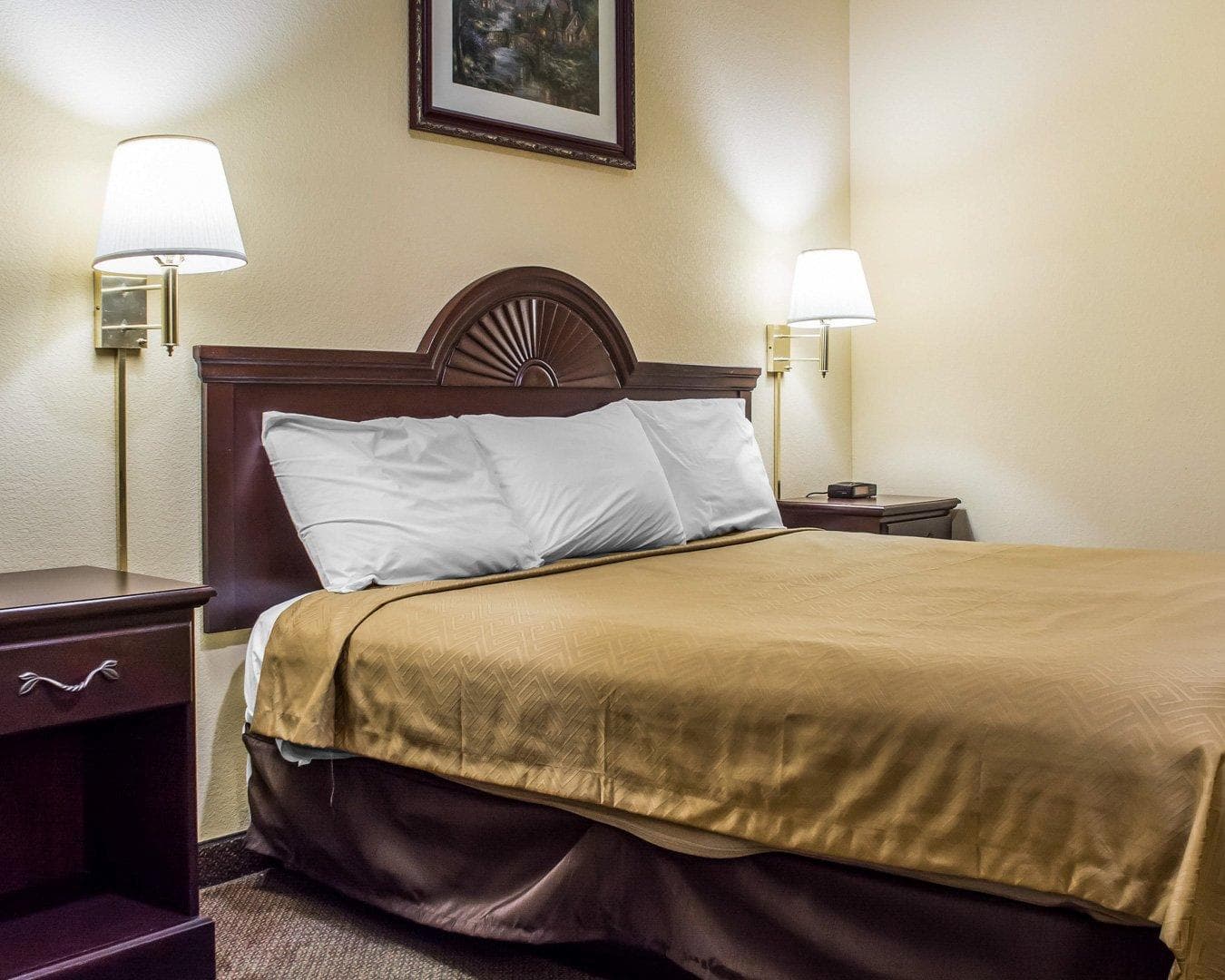 Econo Lodge Inn & Suites North Syracuse Airport — 9
