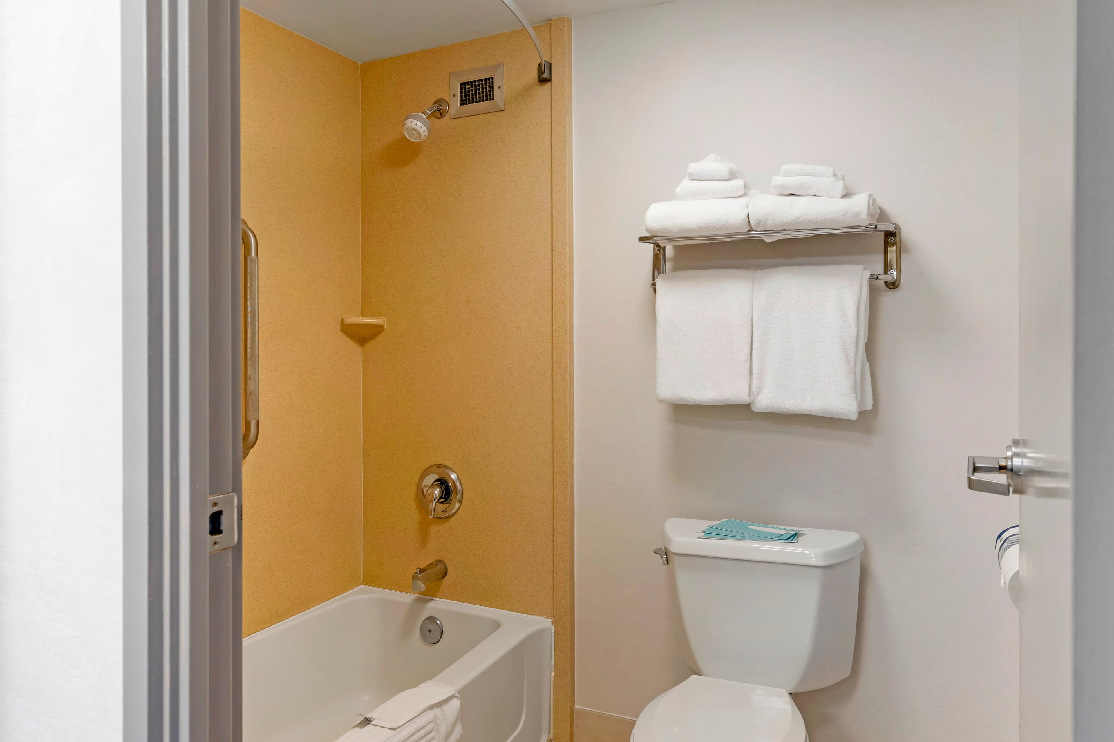 Comfort Inn & Suites Watertown - 1000 Islands — 8