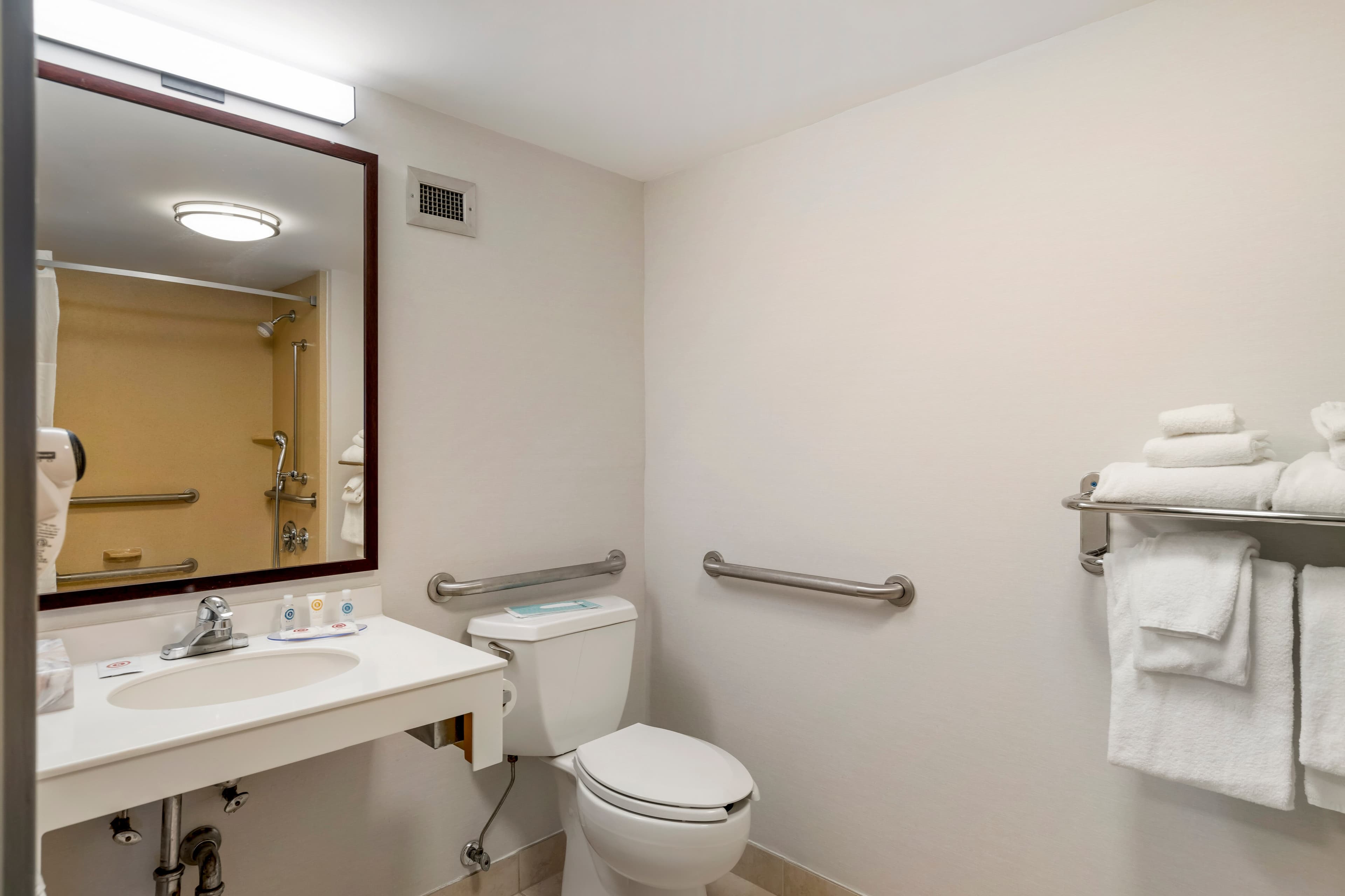 Comfort Inn & Suites Watertown - 1000 Islands — 7