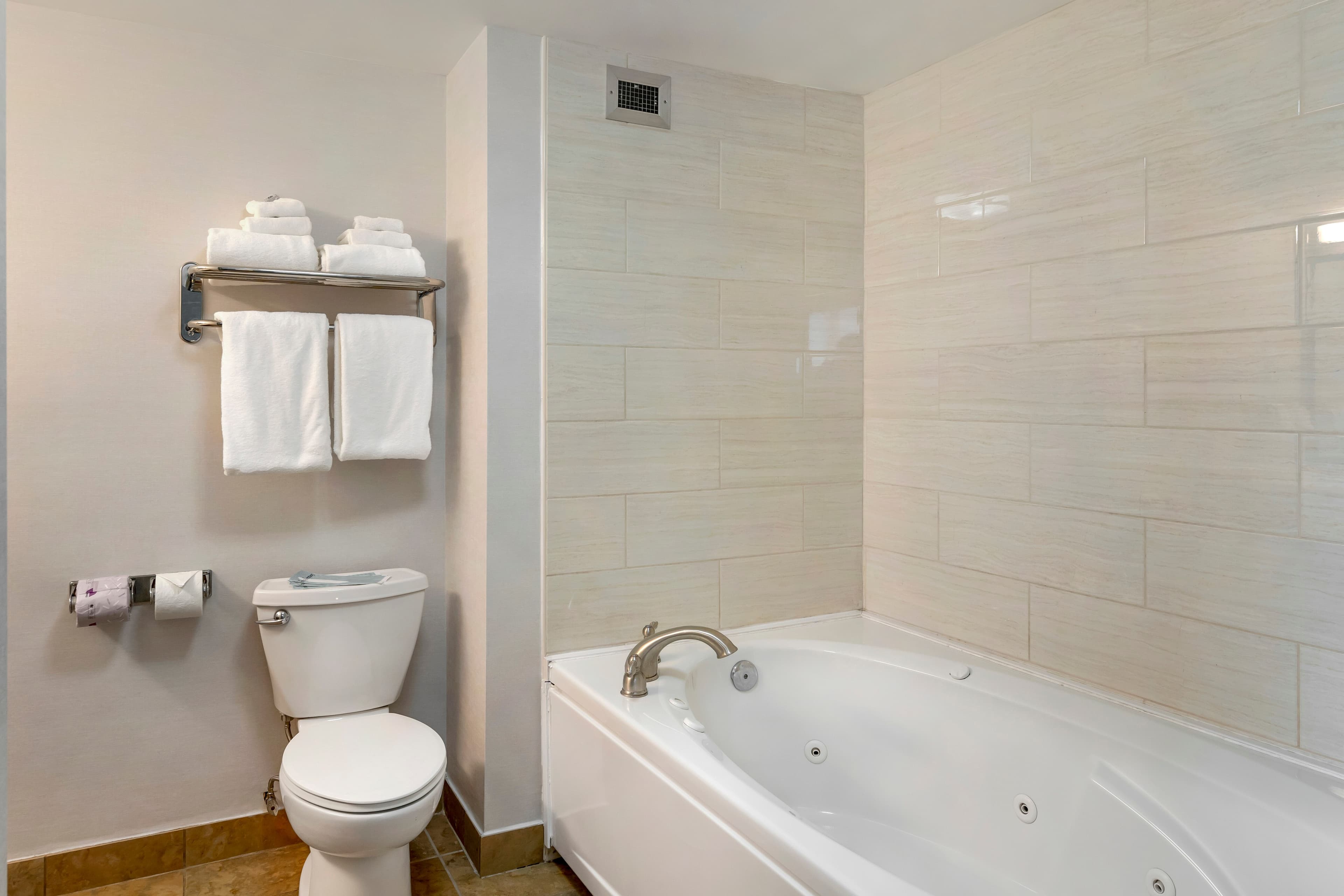 Comfort Inn & Suites Watertown - 1000 Islands — 20