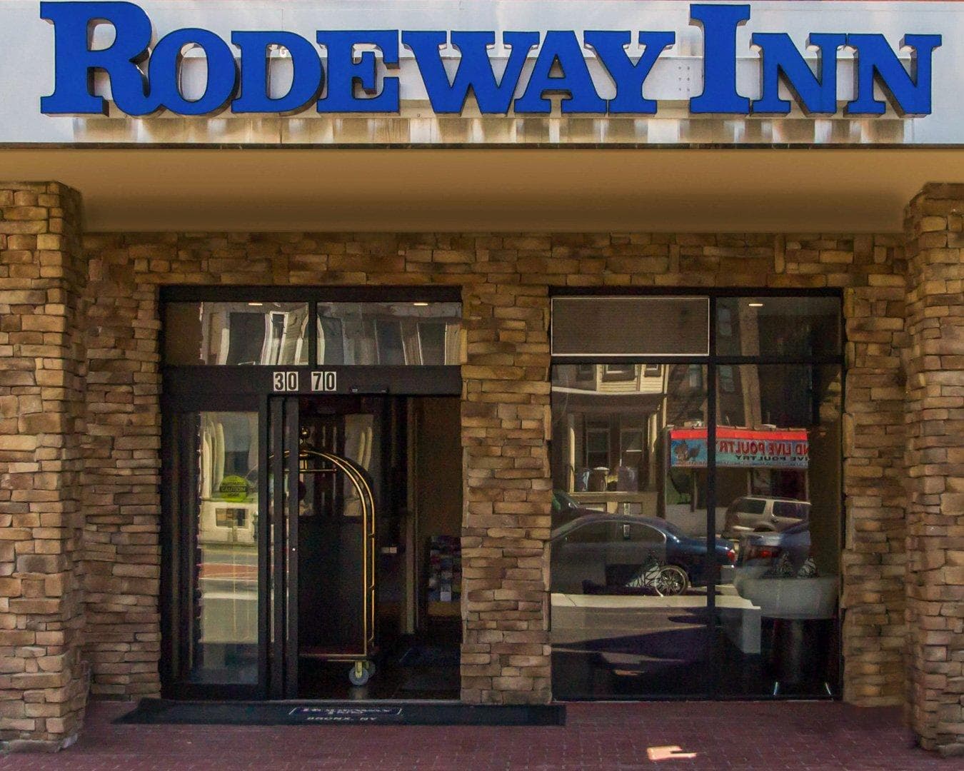 Rodeway Inn Bronx Zoo - Image 1