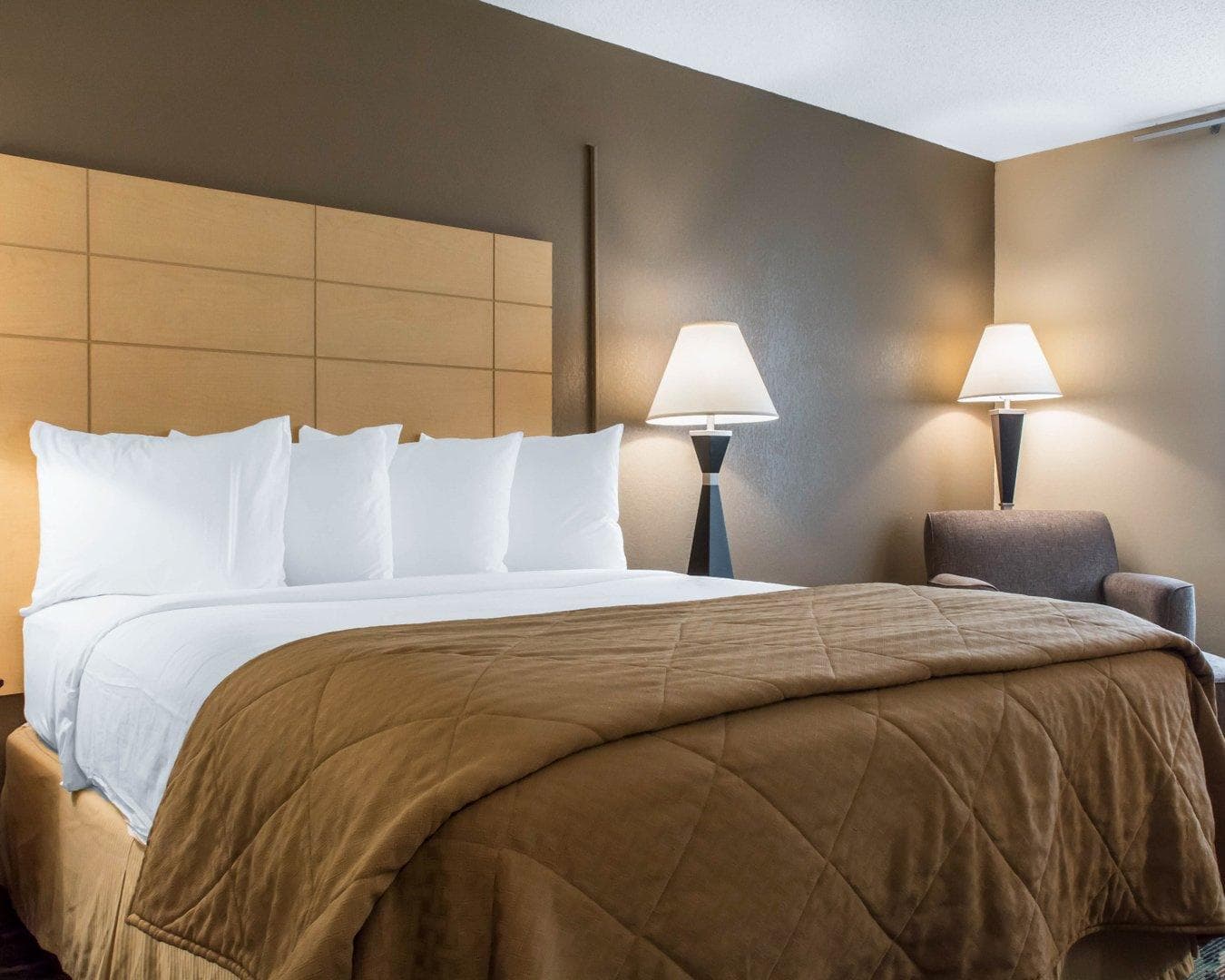 Quality Inn Geneseo - Image 2