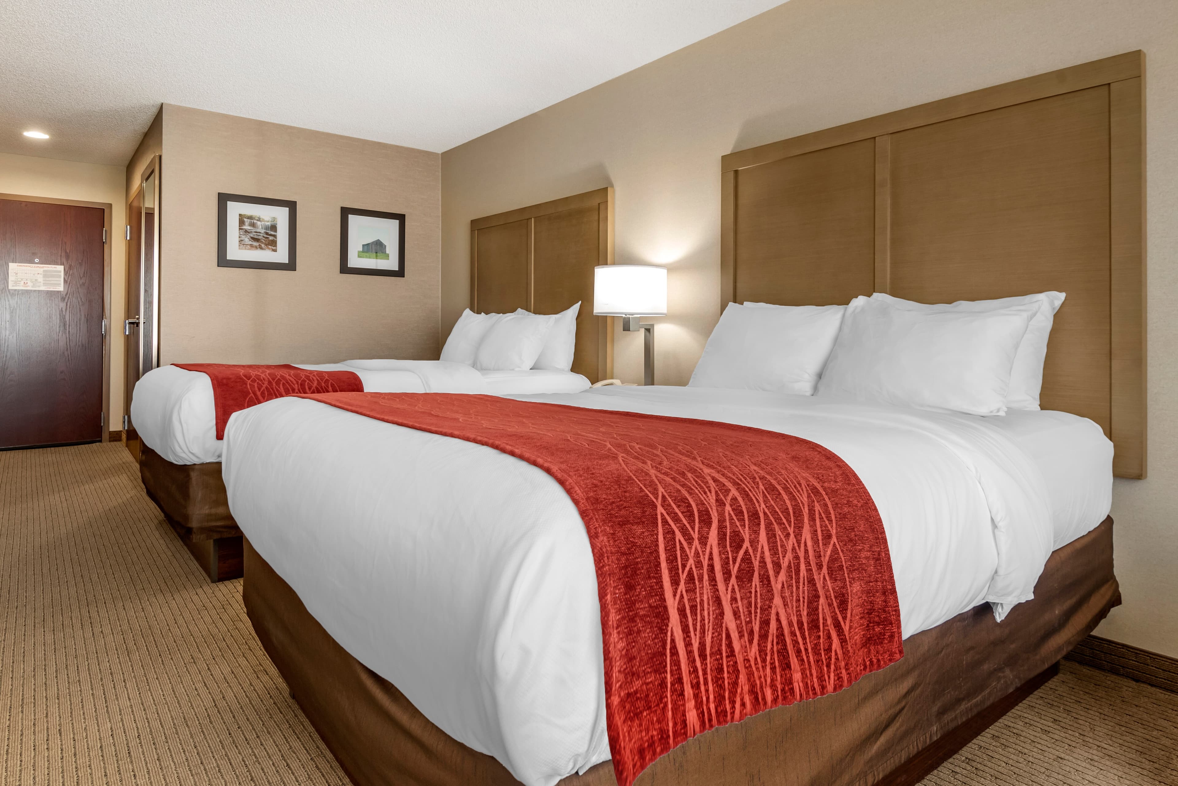 Comfort Inn & Suites Farmington - Victor — 7