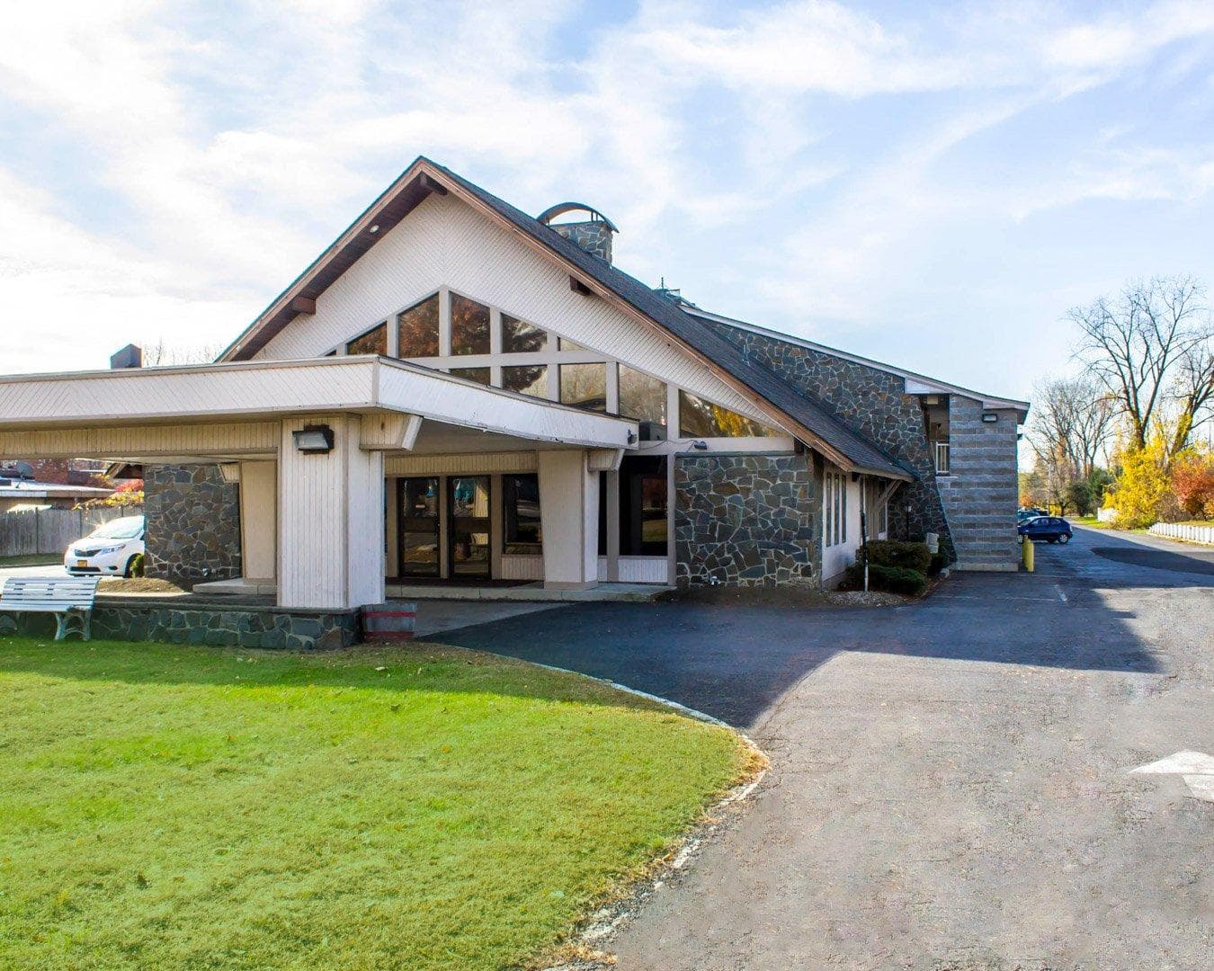 Econo Lodge Inn & Suites Colonie Center Mall - Image 1