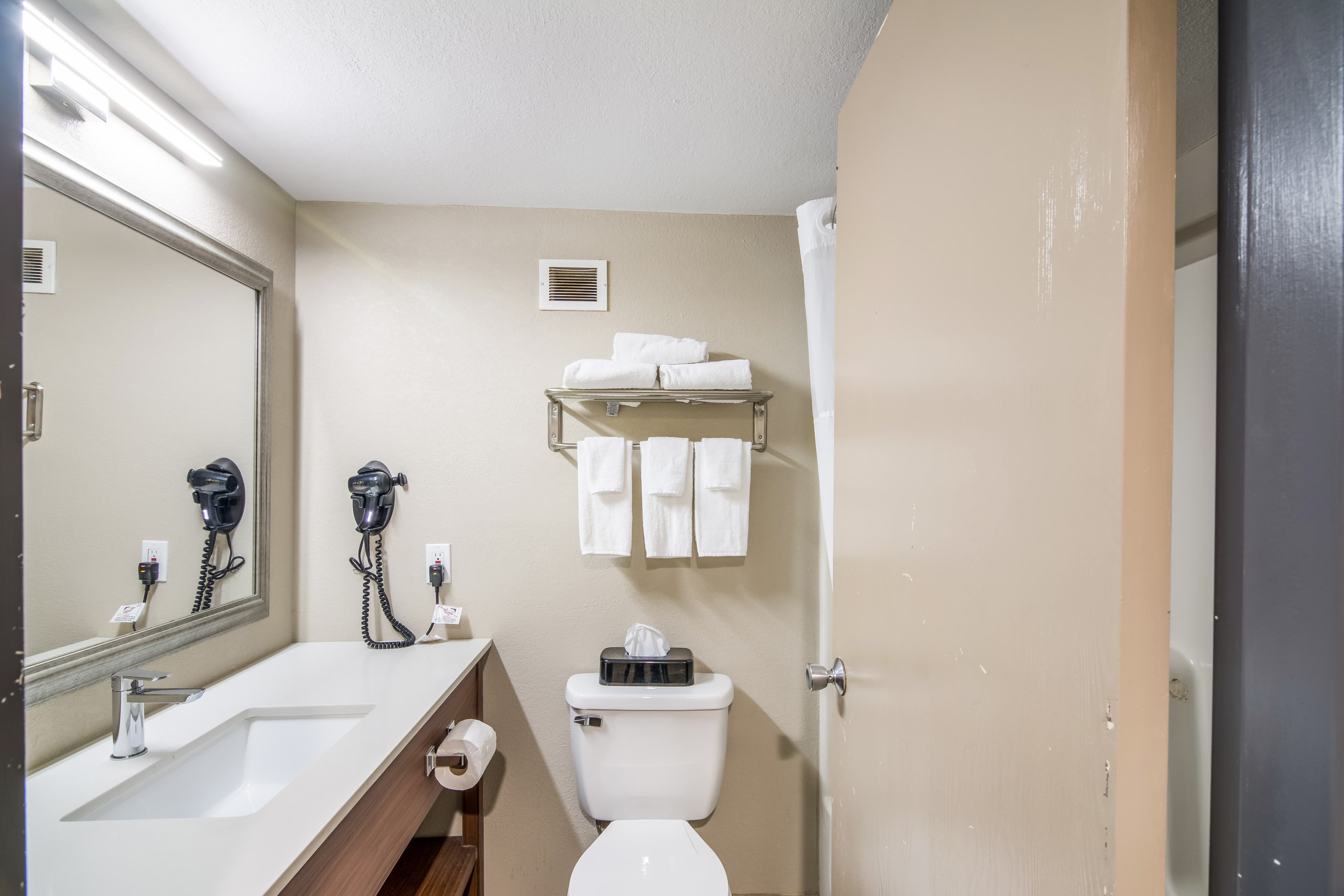 Quality Inn Rochester West - Image 2