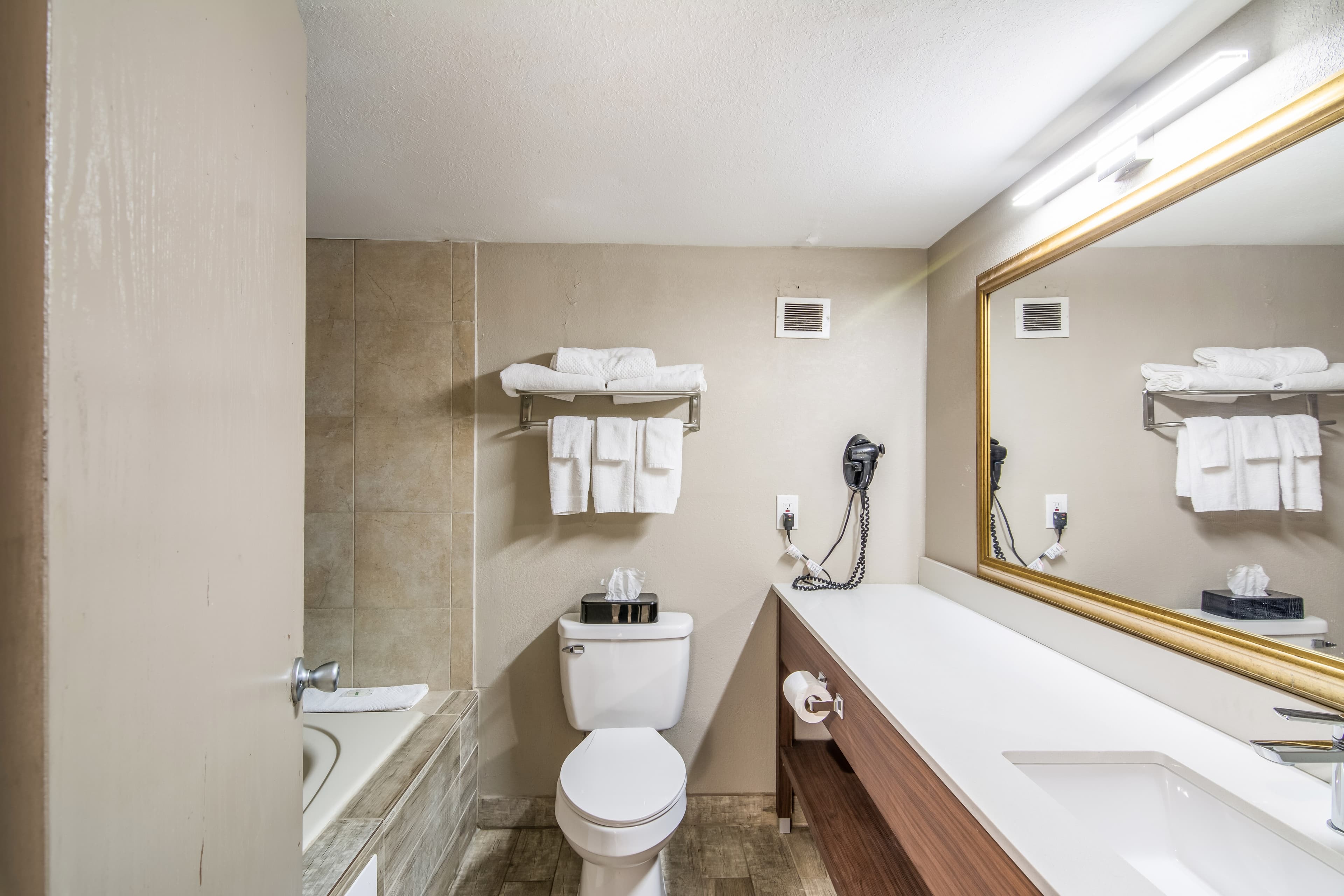 Quality Inn Rochester West — 8