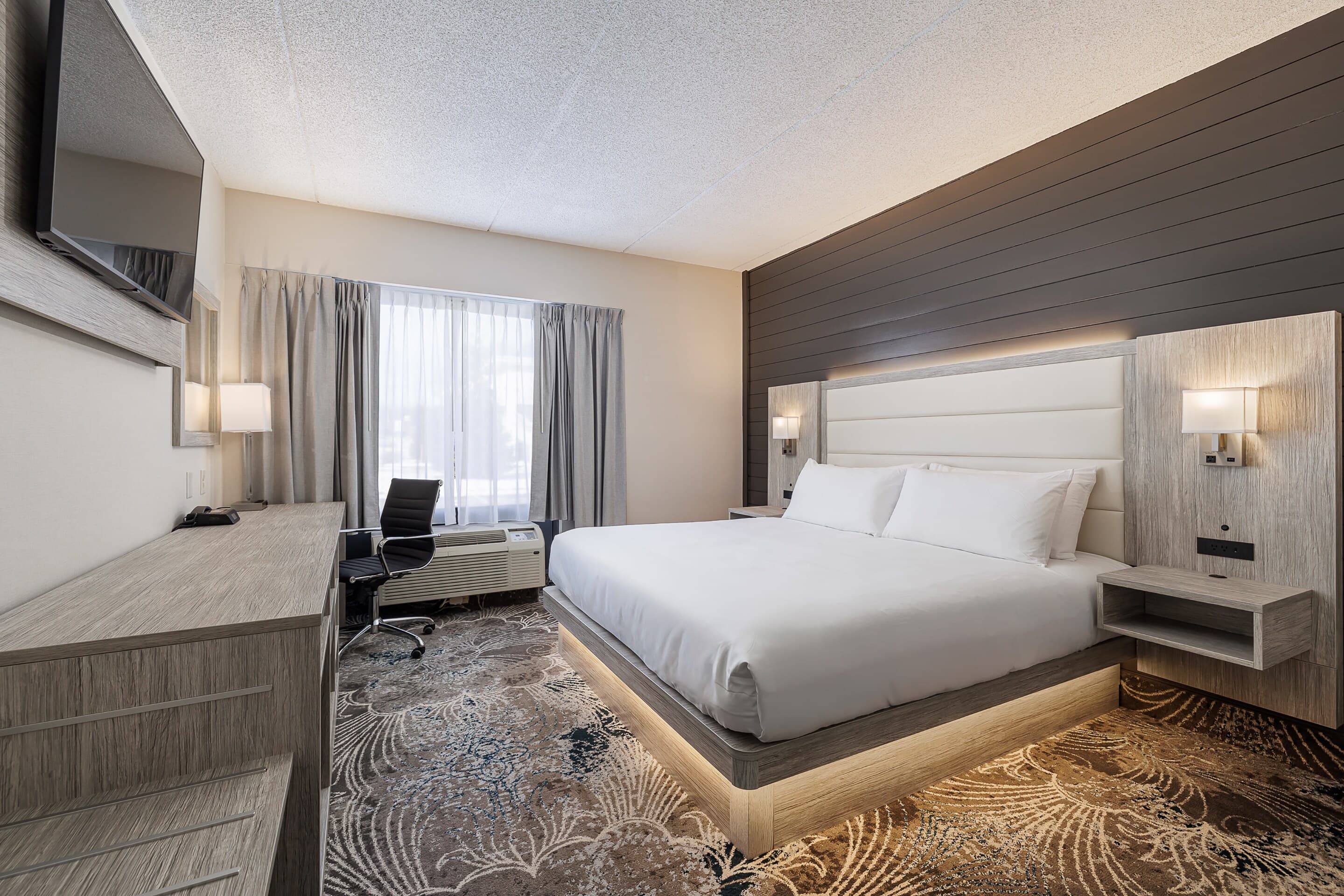 Oakfield Hotel & Suites Rochester, an Ascend Collection Hotel - Image 2