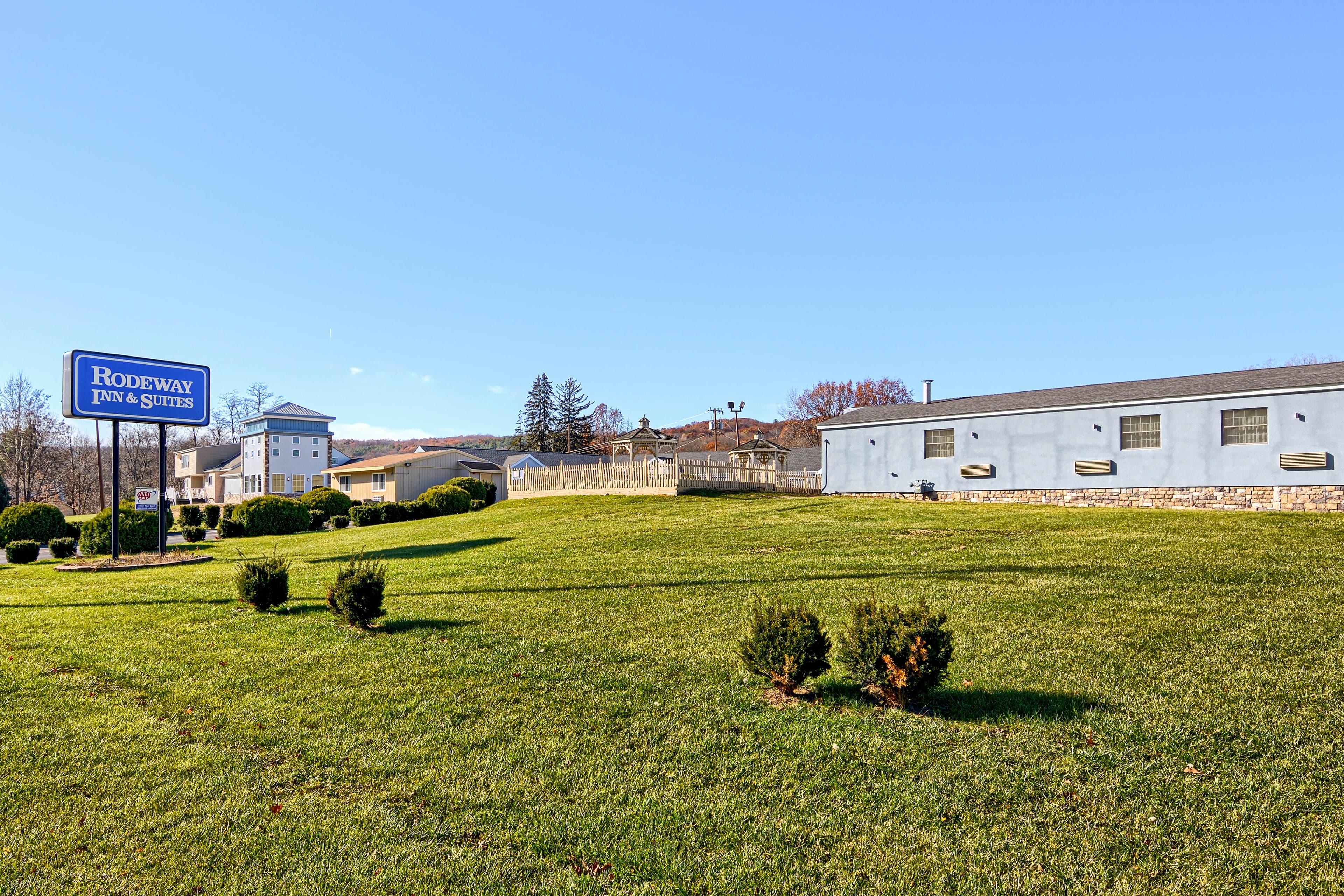 Rodeway Inn & Suites Ithaca South - Image 1