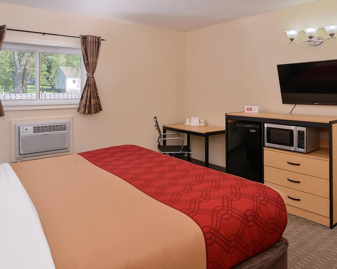Econo Lodge Rochester I-90 & I-390 - Image 4
