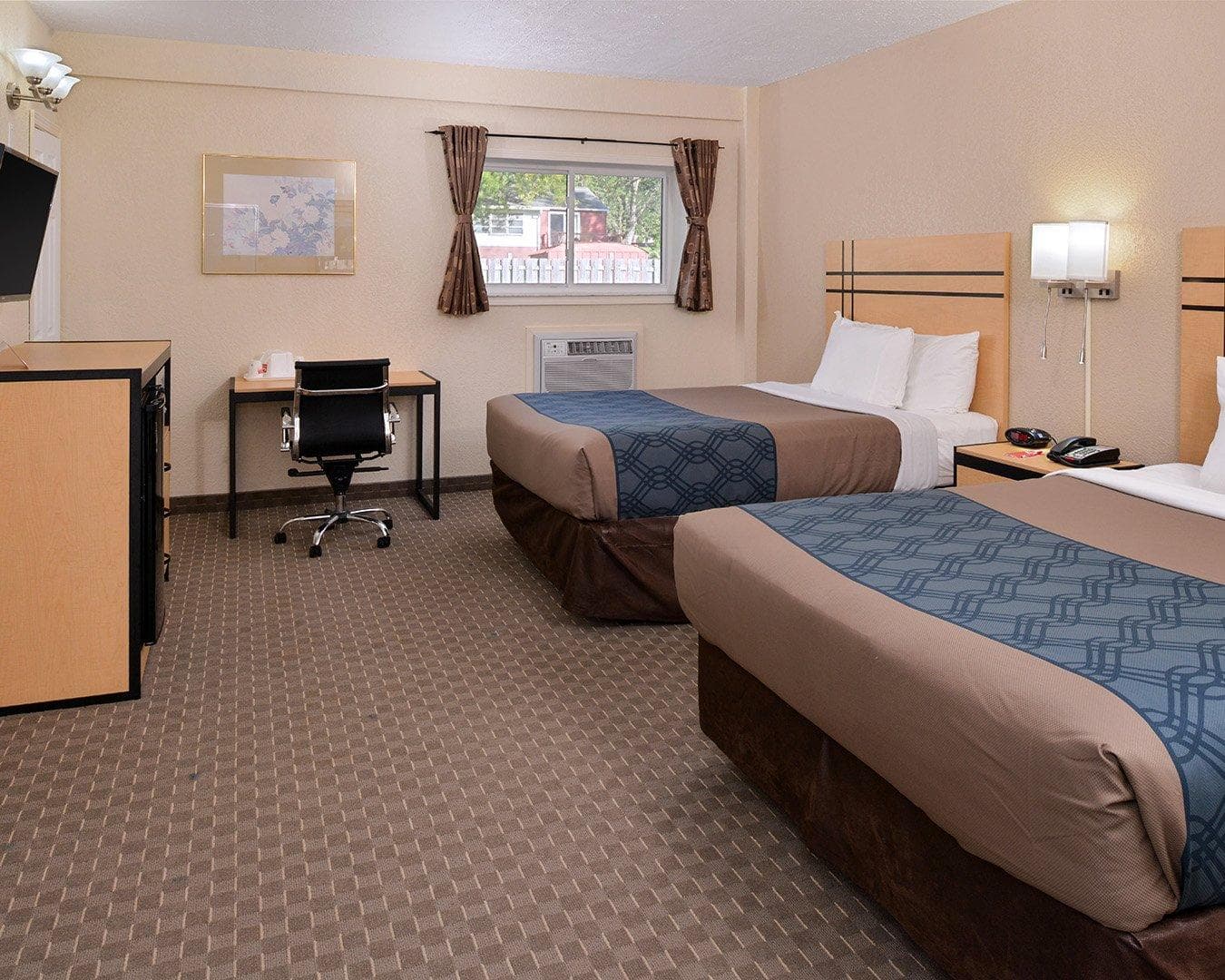 Econo Lodge Rochester I-90 & I-390 - Image 2