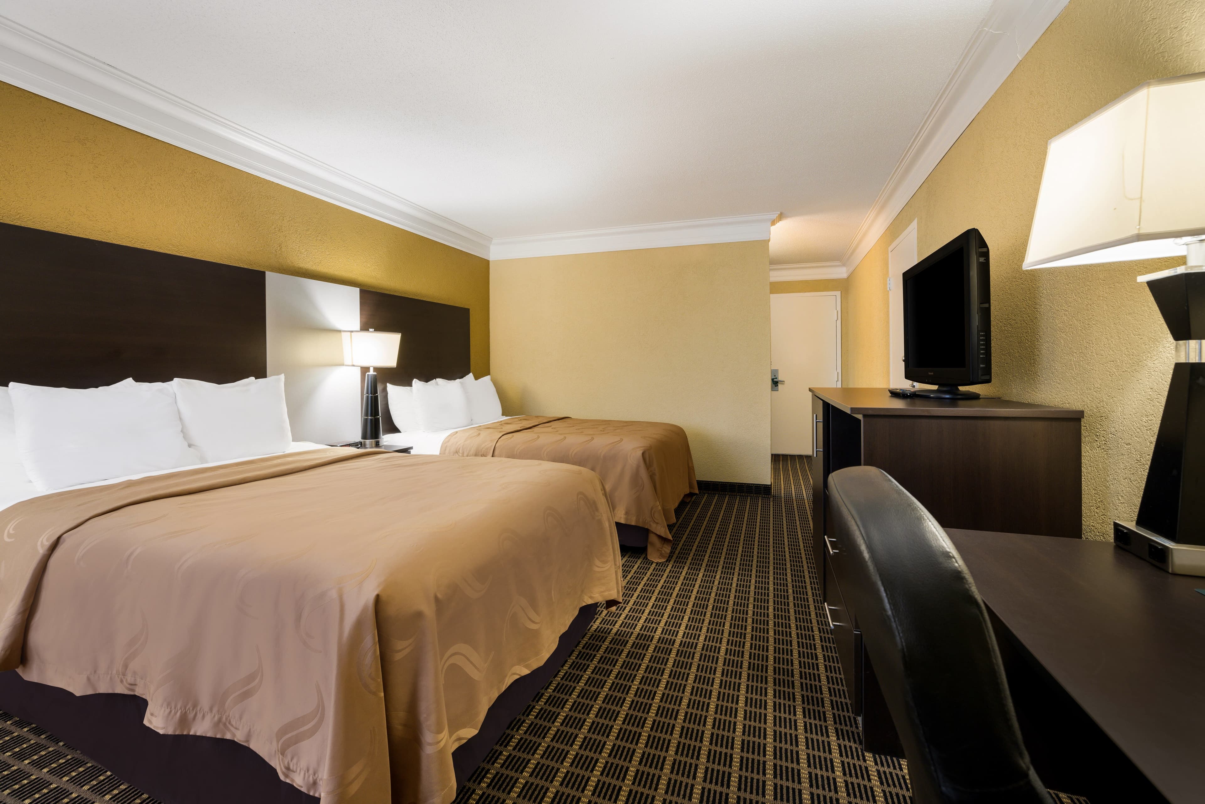 Quality Inn & Suites Syracuse Fairgrounds — 8
