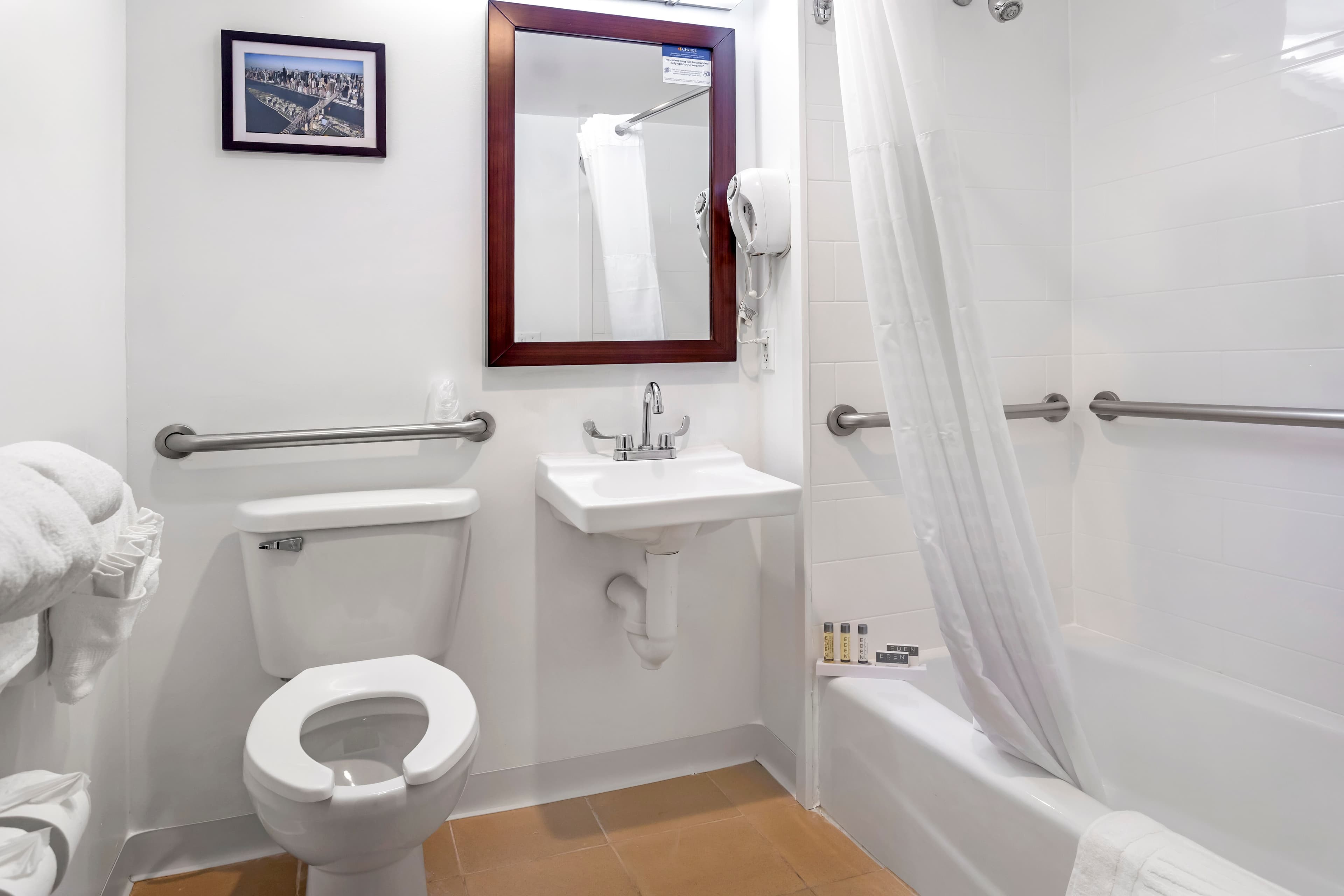 Avion Inn Near LGA Airport, an Ascend Collection Hotel — 6