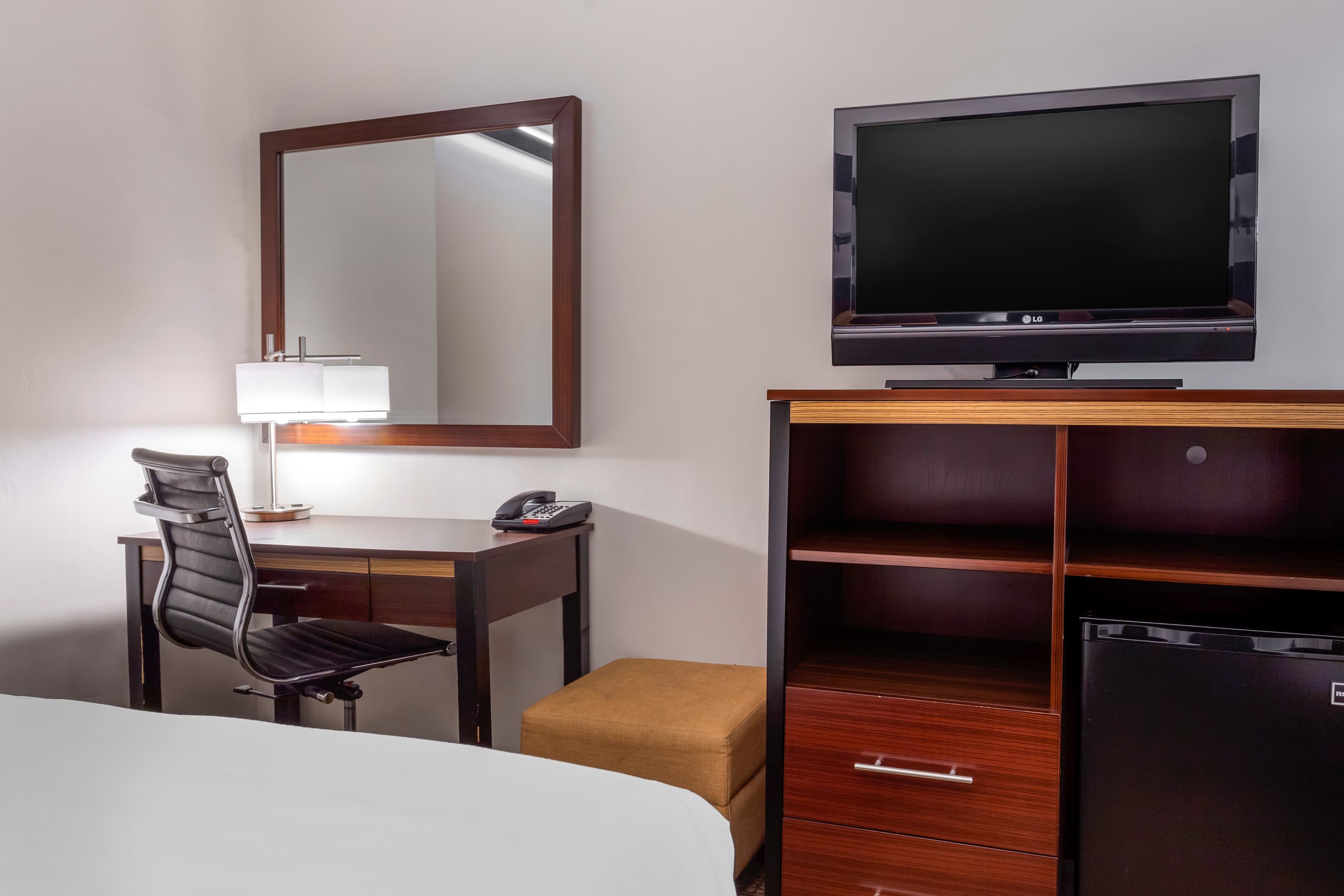 Avion Inn Near LGA Airport, an Ascend Collection Hotel — 10