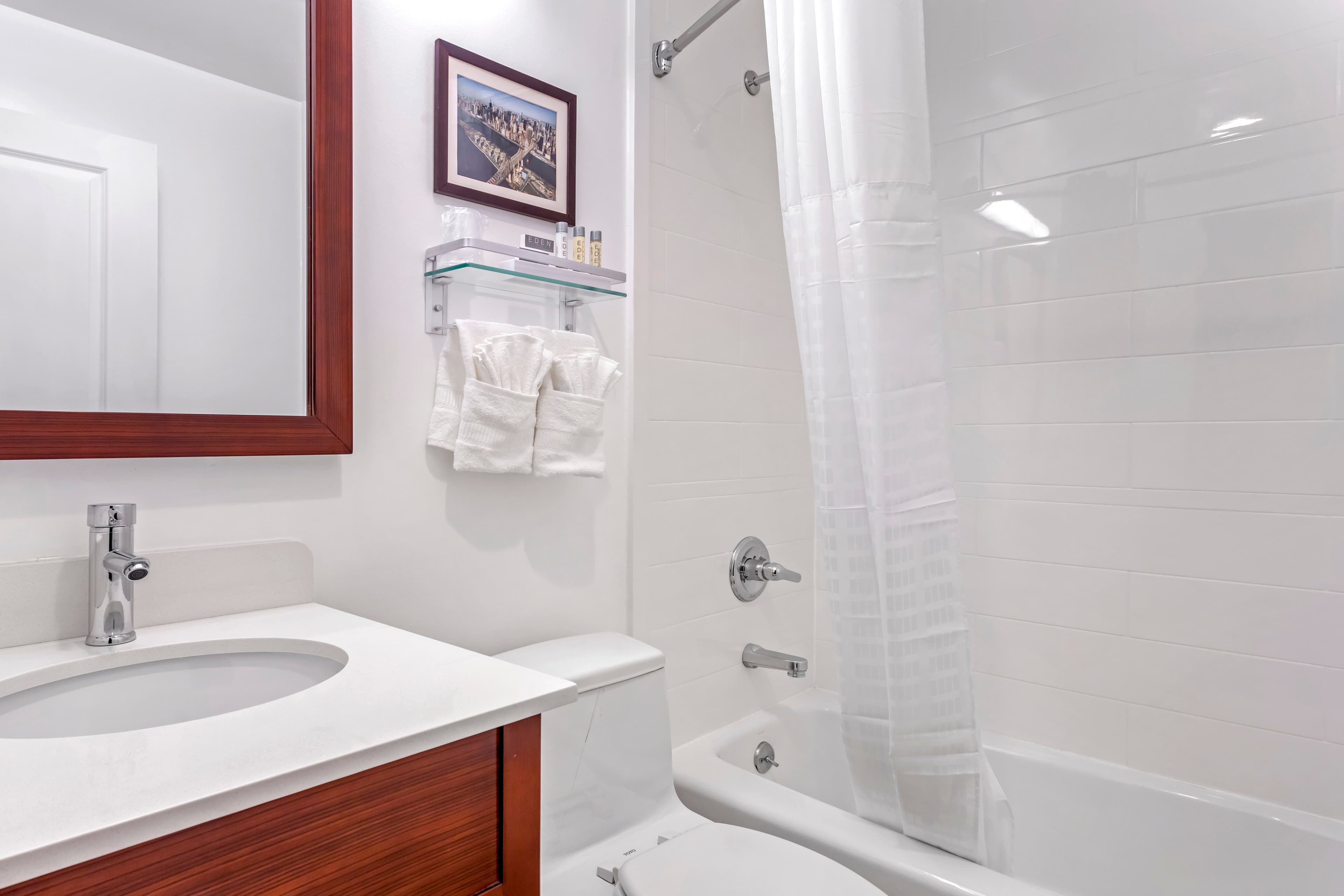 Avion Inn Near LGA Airport, an Ascend Collection Hotel — 12