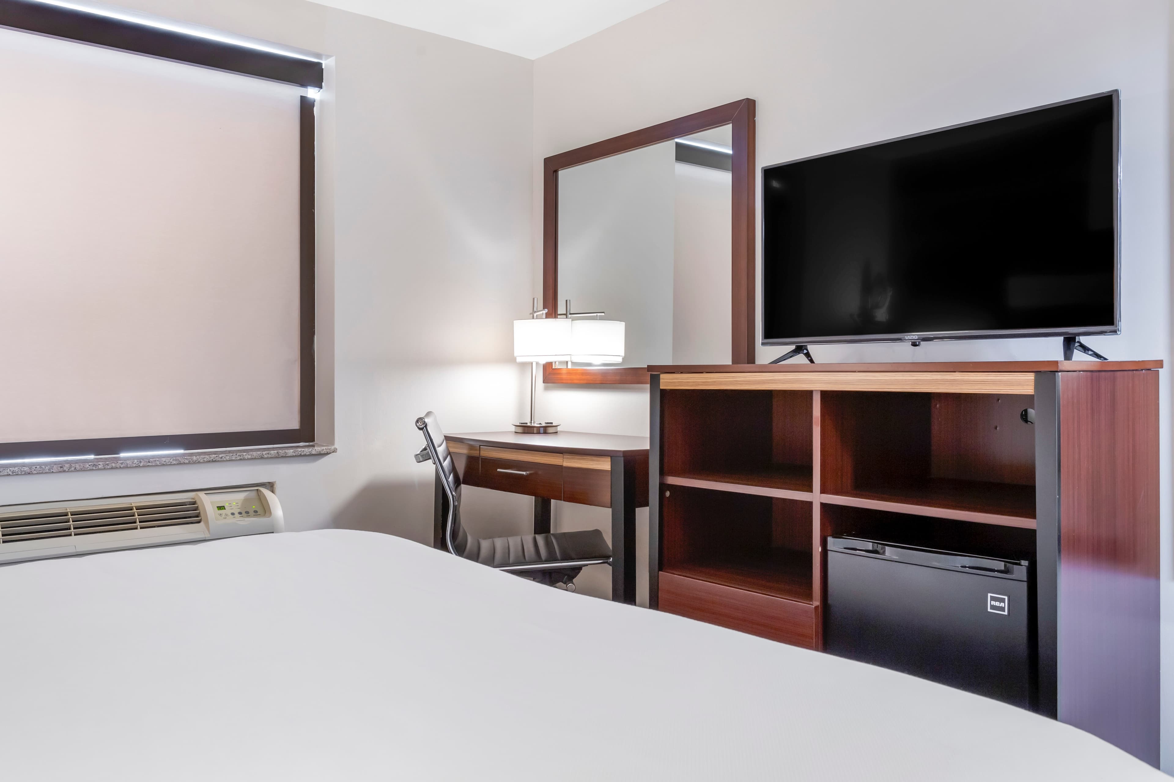 Avion Inn Near LGA Airport, an Ascend Collection Hotel - Image 3