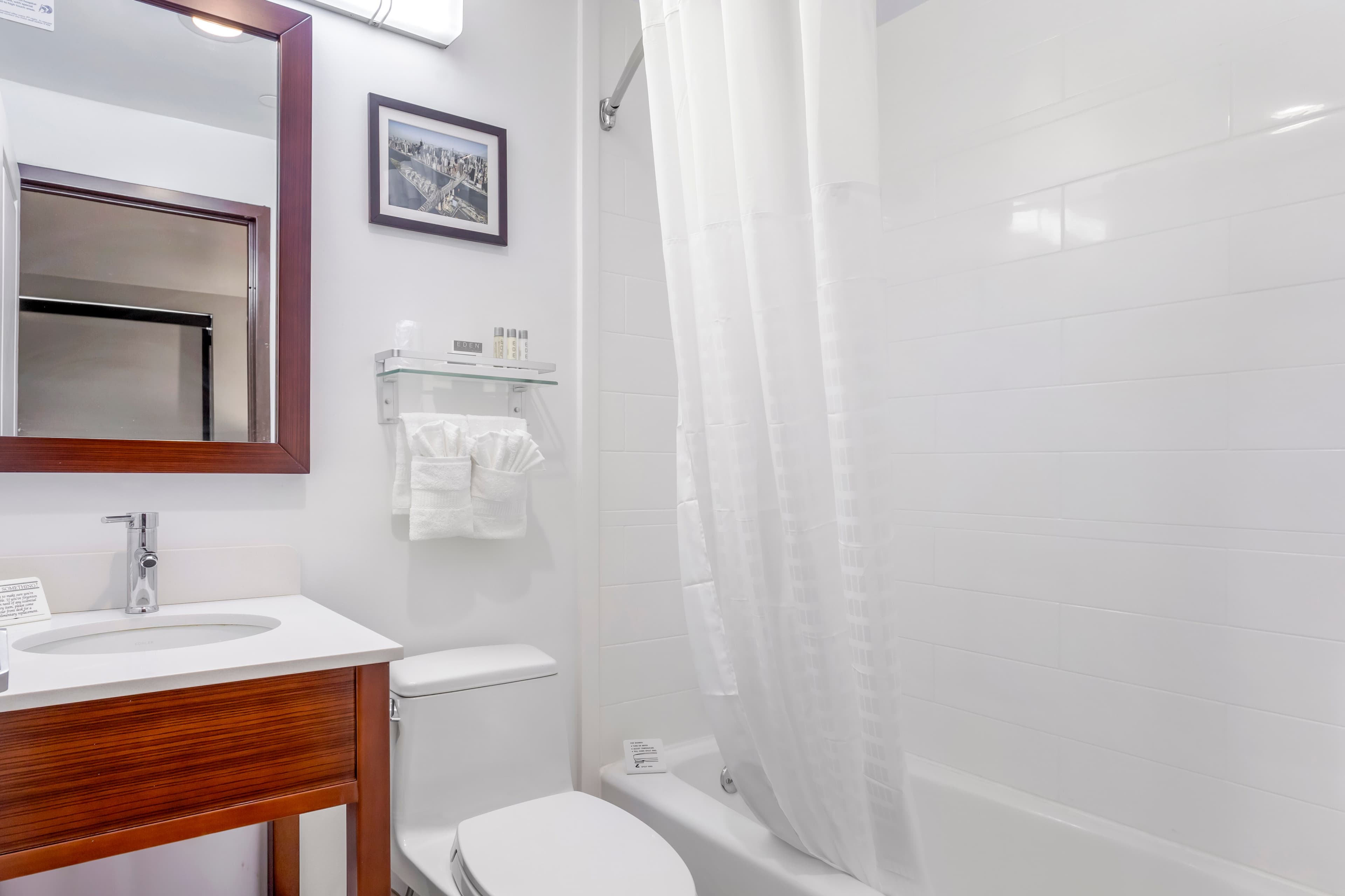 Avion Inn Near LGA Airport, an Ascend Collection Hotel — 25