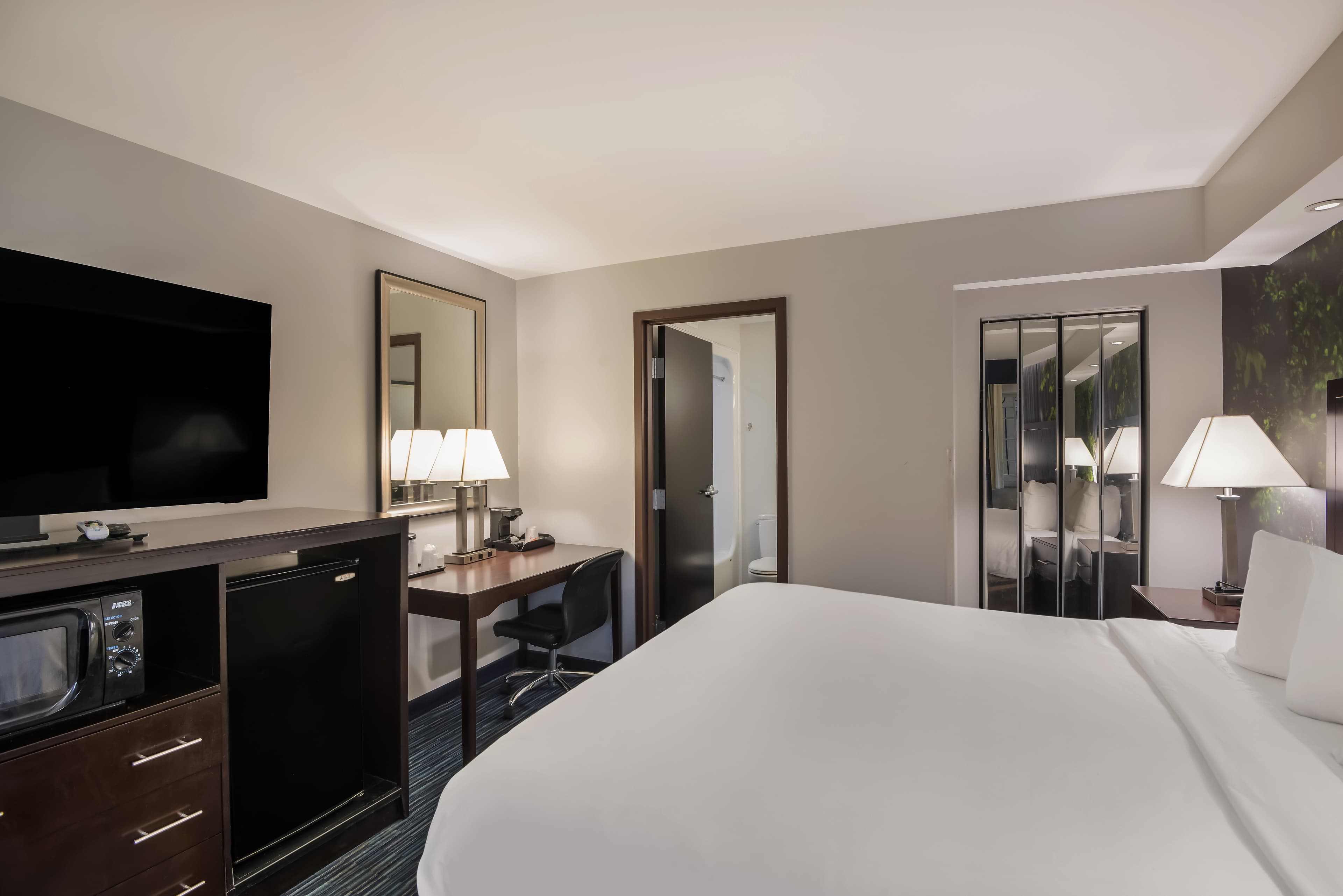 Clarion Pointe Syracuse Downtown — 11