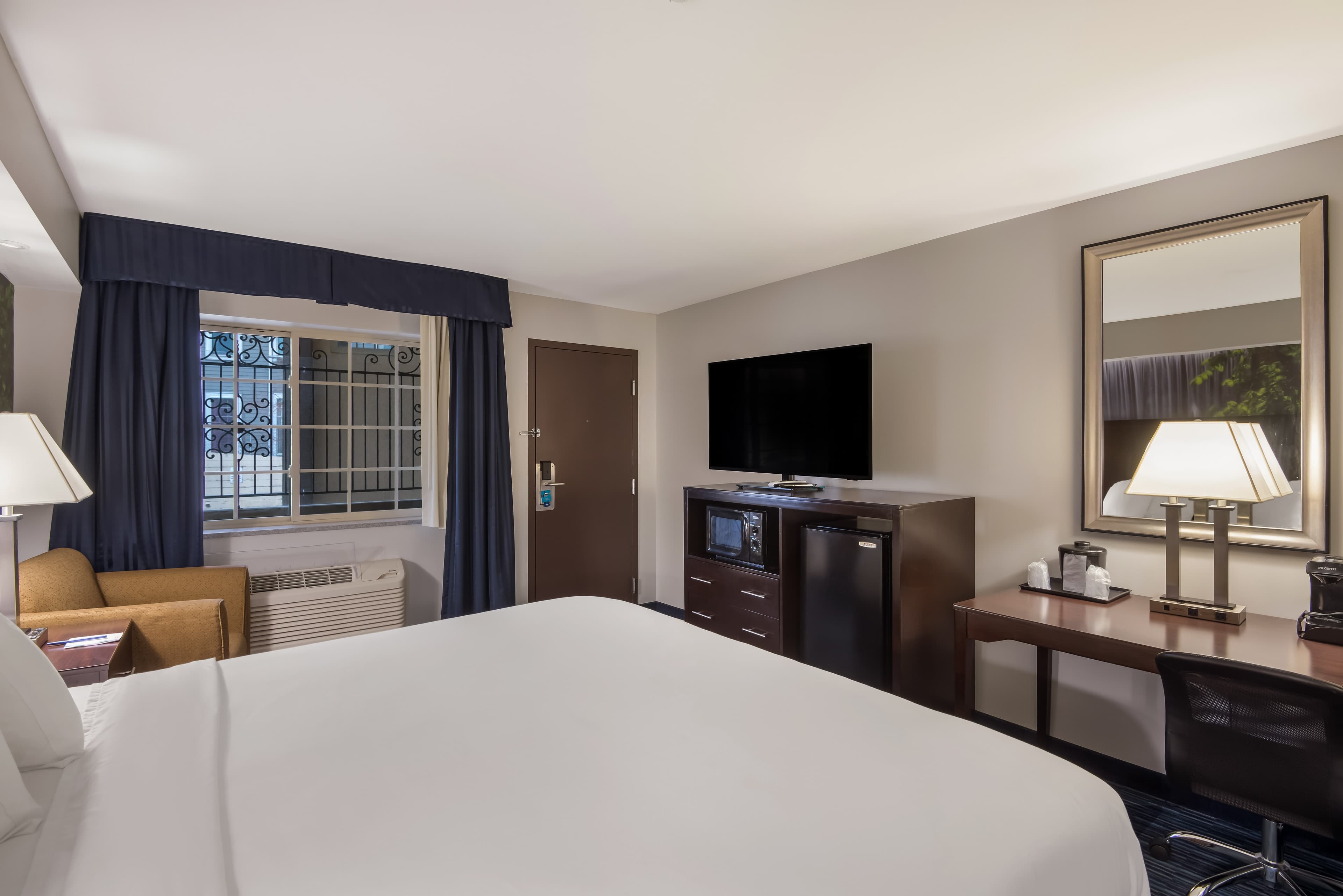 Clarion Pointe Syracuse Downtown — 12