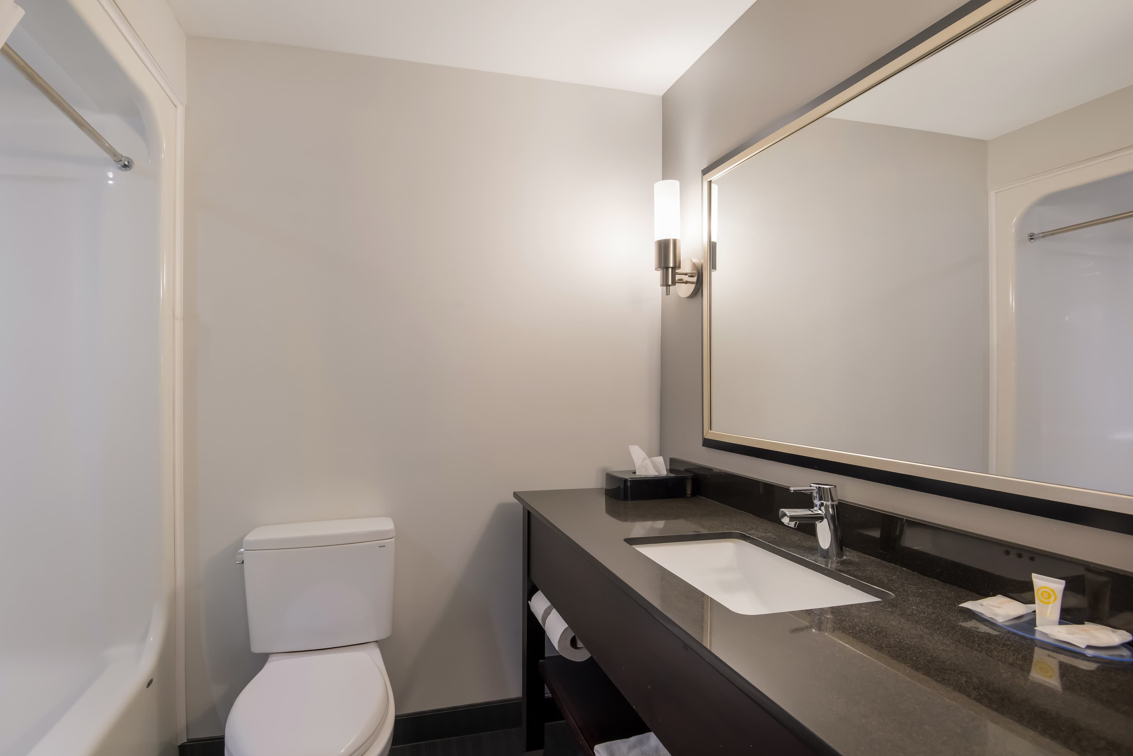 Clarion Pointe Syracuse Downtown — 13