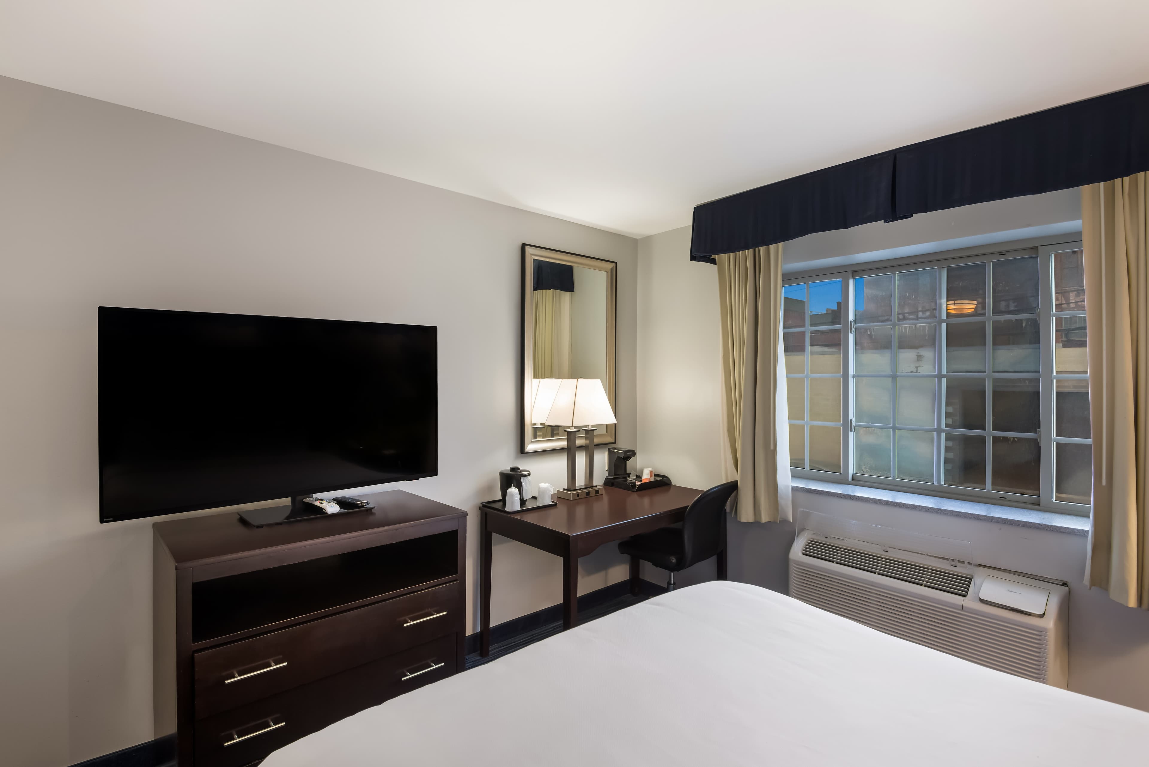 Clarion Pointe Syracuse Downtown — 16