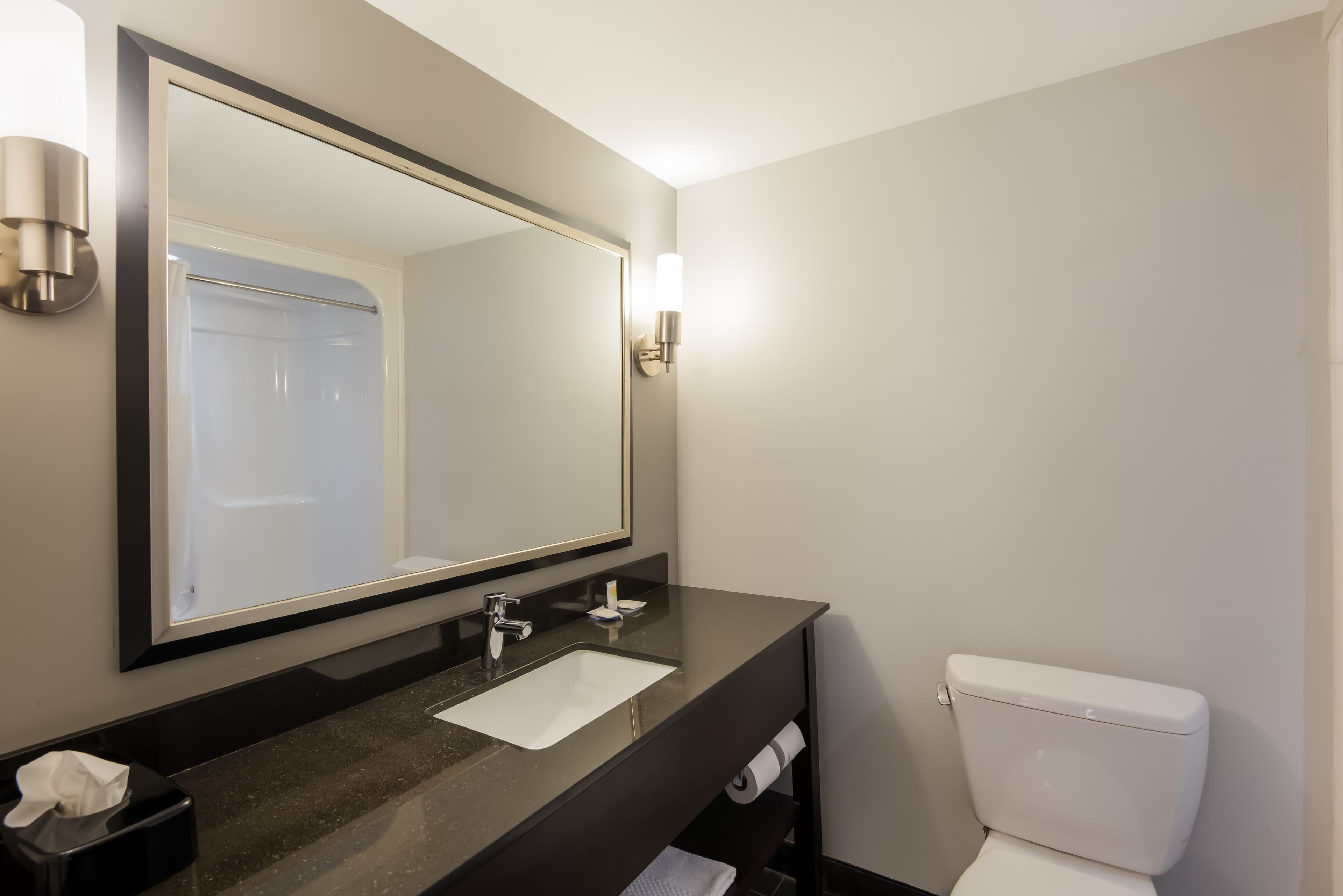 Clarion Pointe Syracuse Downtown — 17