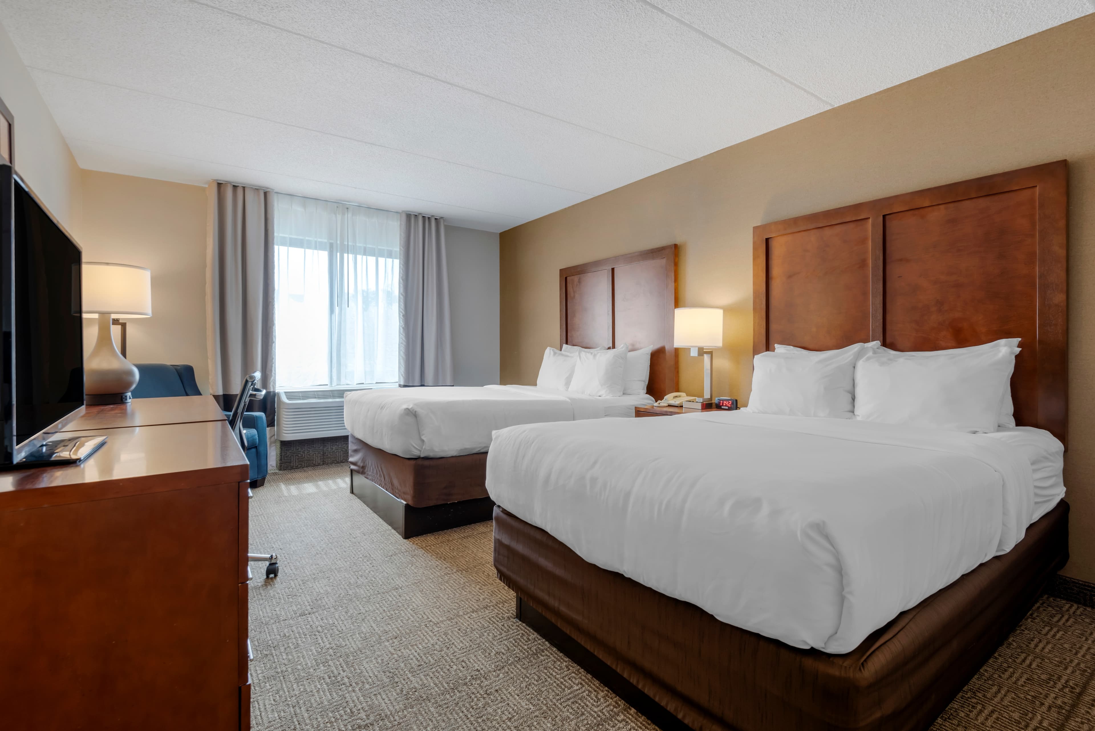 Comfort Inn The Pointe - Image 4