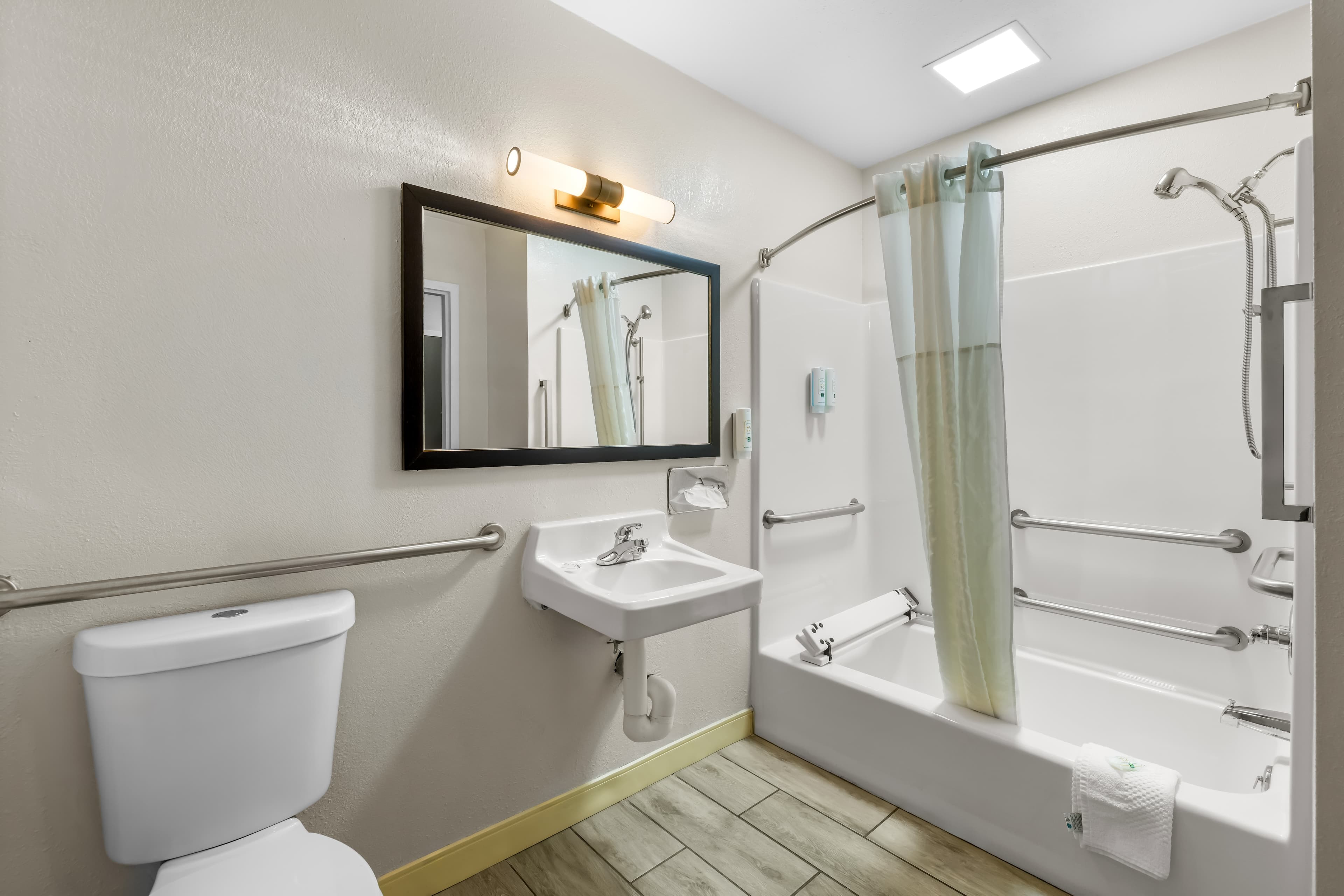 Quality Inn Brewerton - Syracuse Oneida Lake Area — 6