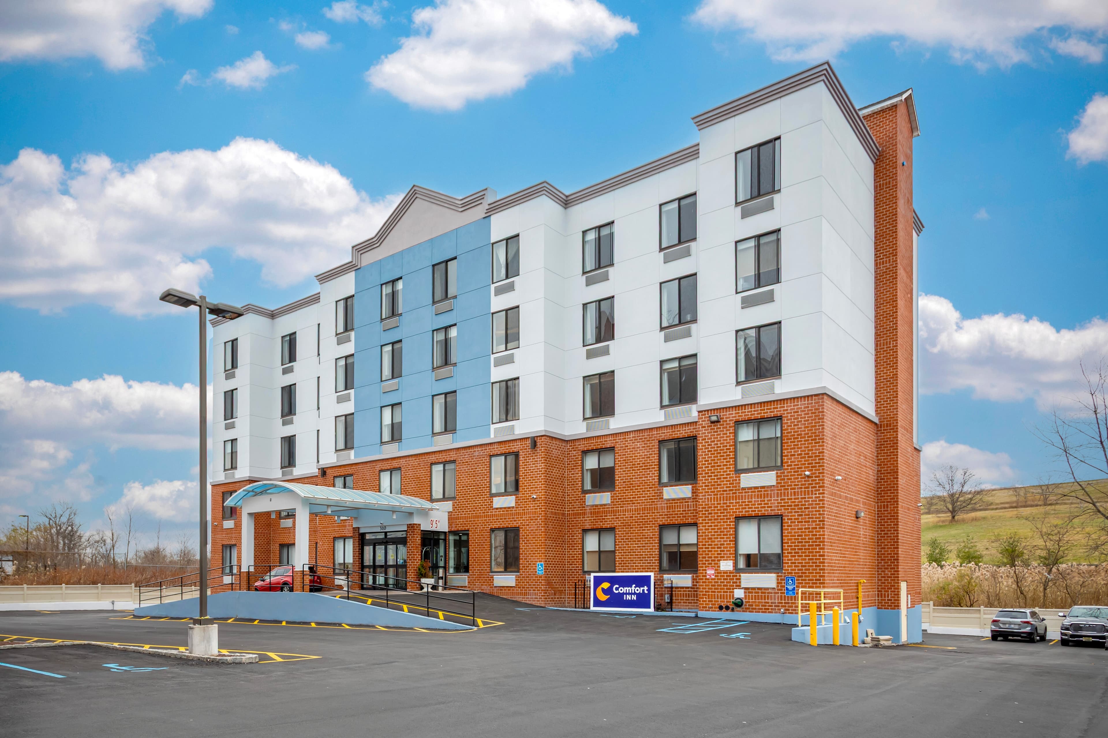 Comfort Inn - Image 1