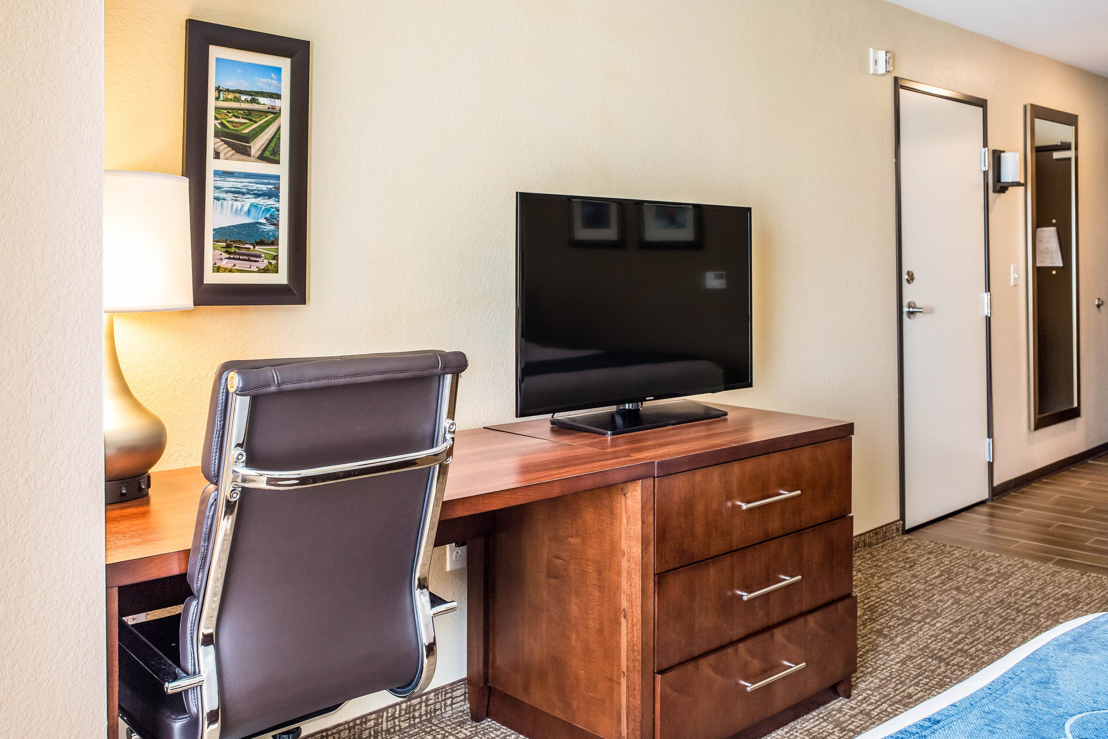 Comfort Inn & Suites Niagara Falls Blvd USA — 7