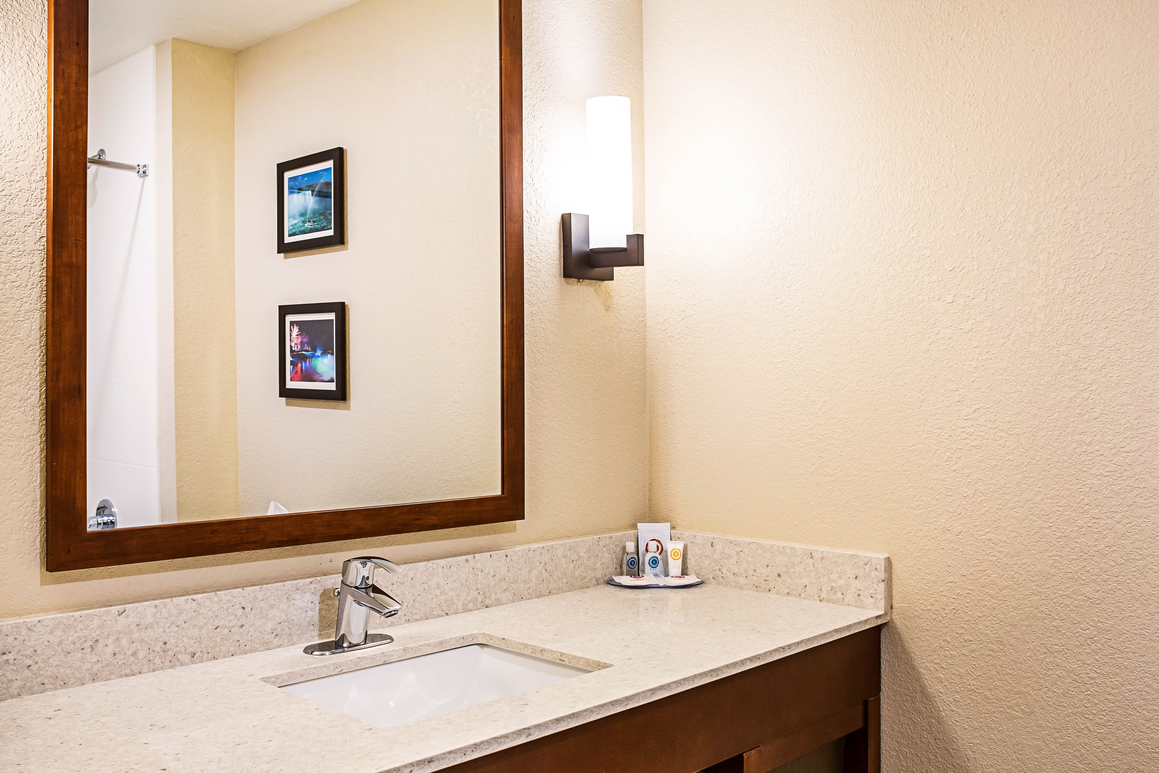 Comfort Inn & Suites Niagara Falls Blvd USA — 21