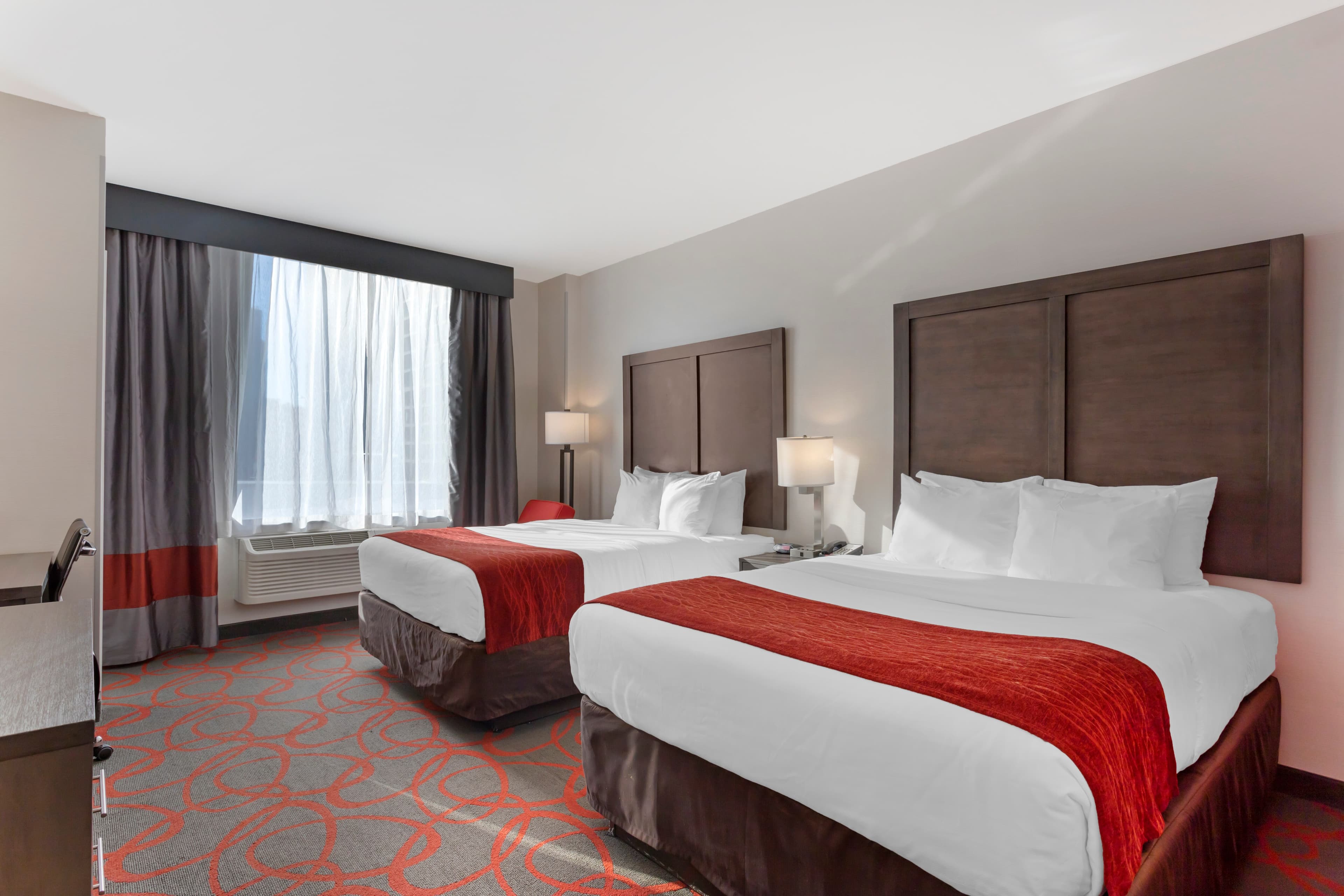 Comfort Inn & Suites near Stadium - Image 2