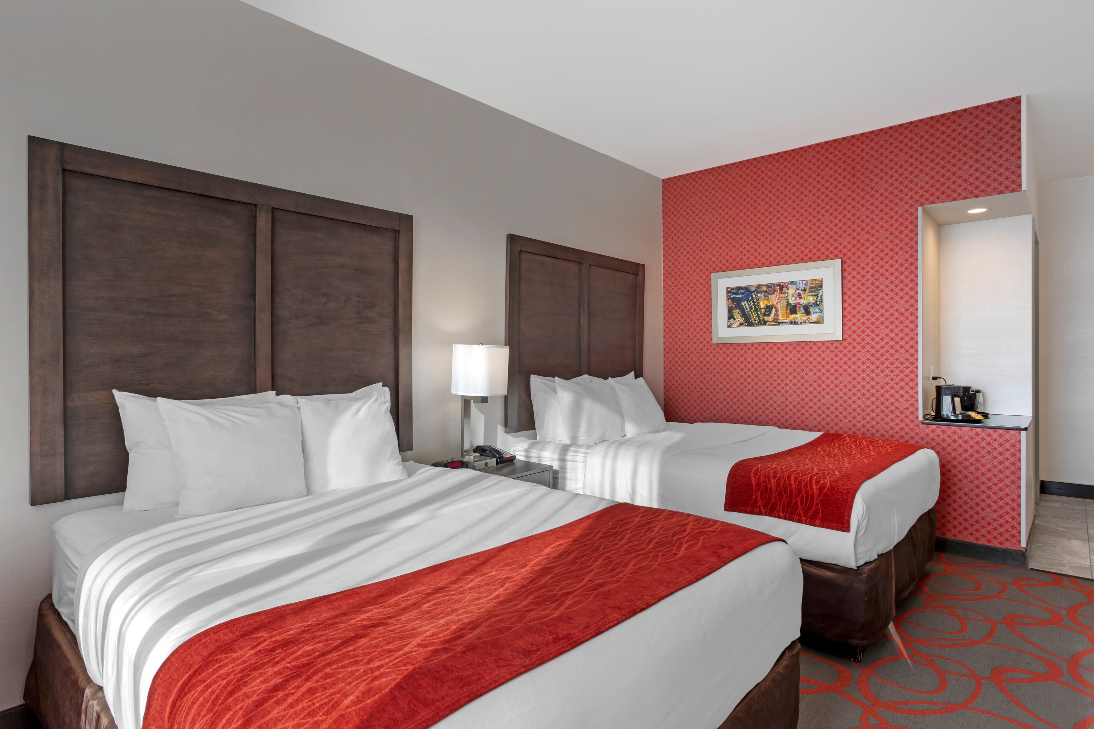 Comfort Inn & Suites near Stadium - Image 4