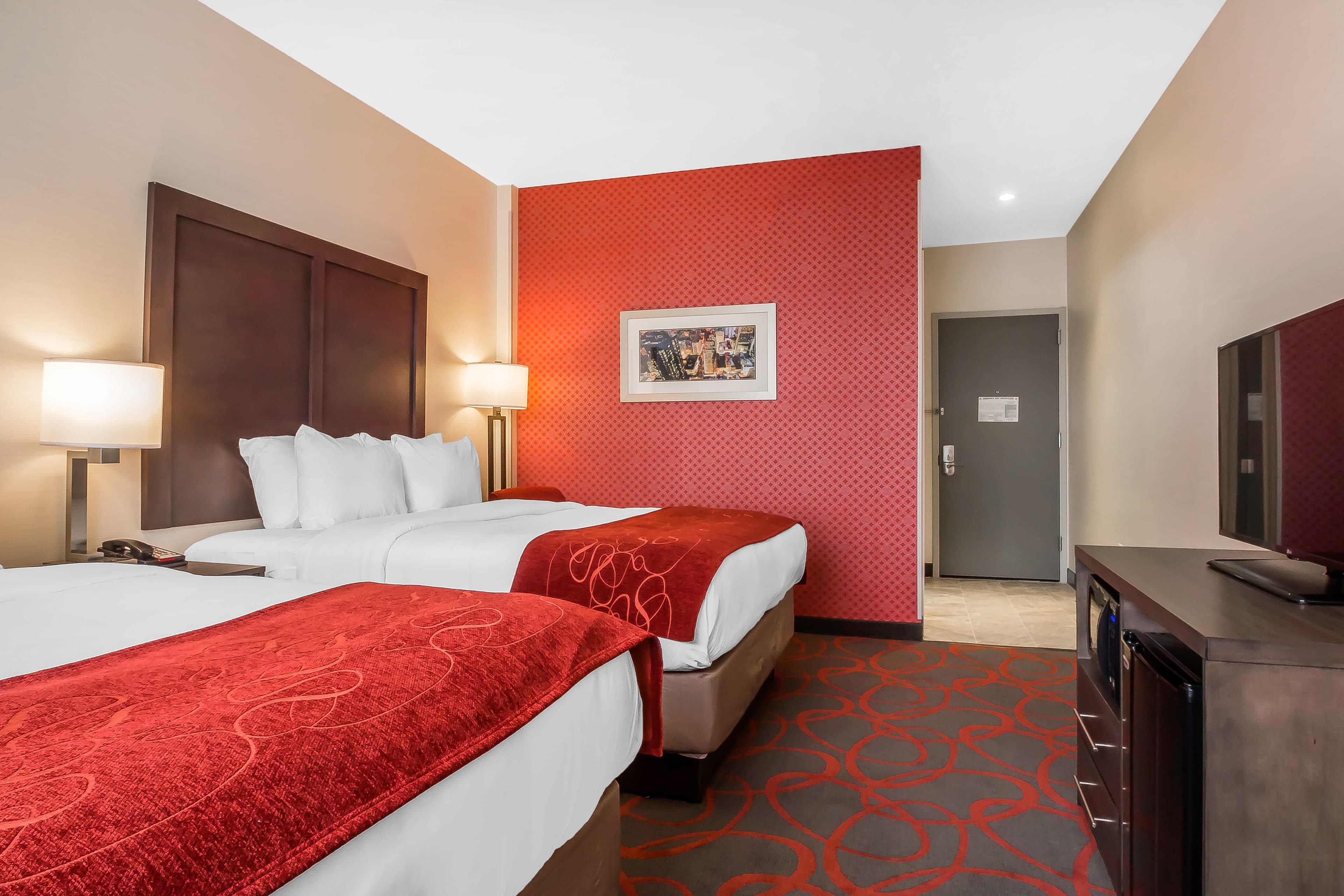 Comfort Inn & Suites near Stadium - Image 5