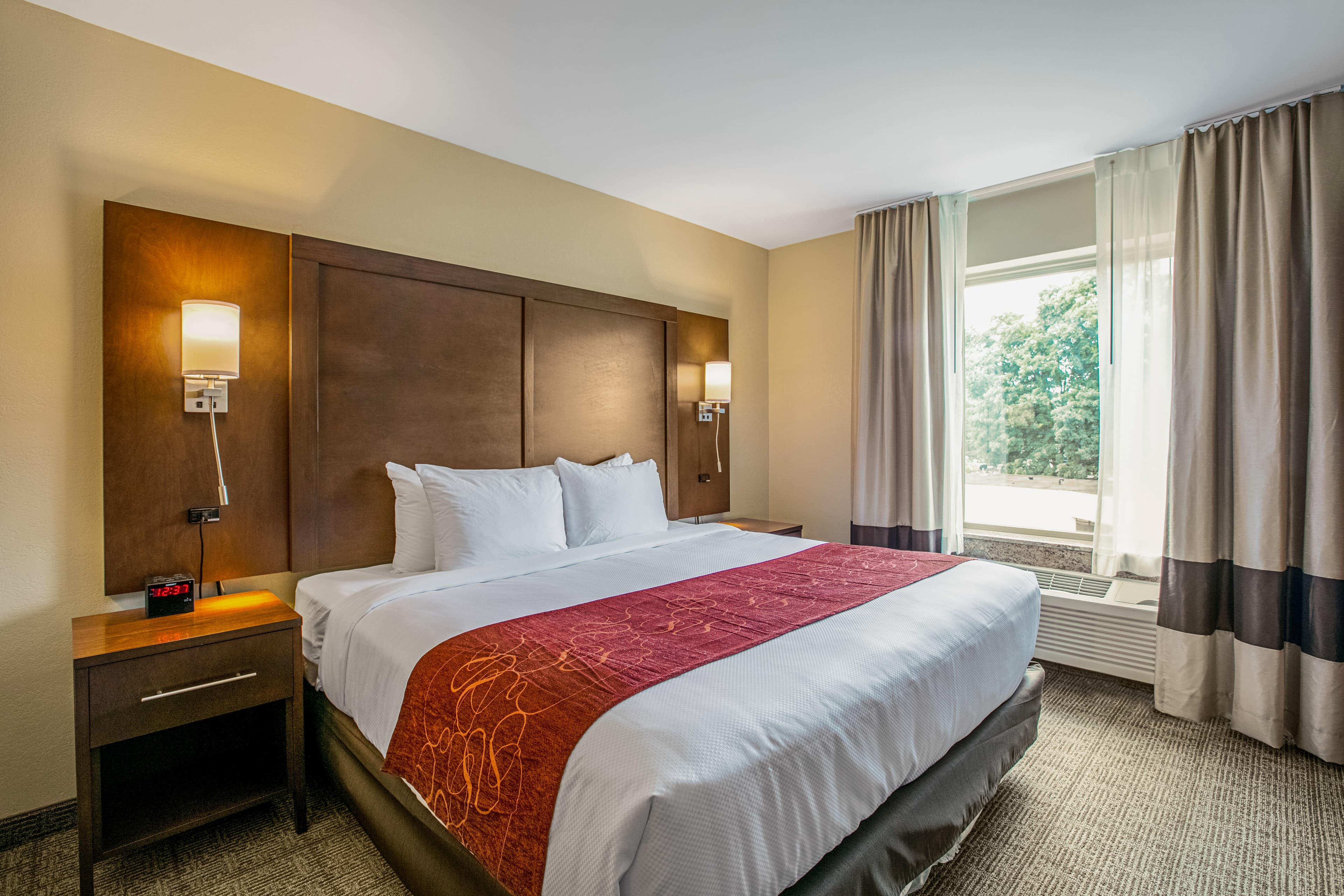 Comfort Suites Fishkill near Interstate 84 - Image 2