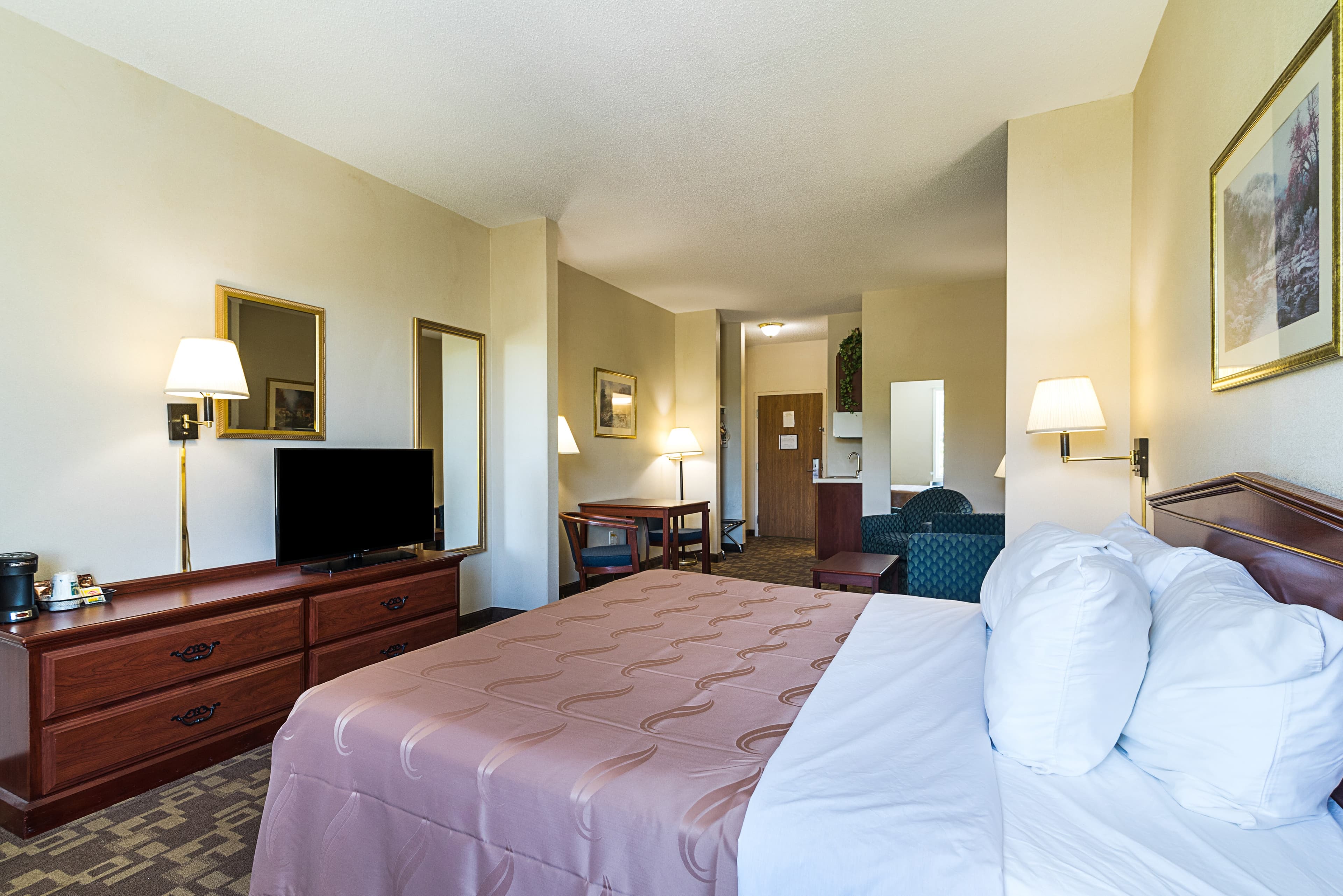 Quality Inn & Suites Schoharie near Howe Caverns — 13