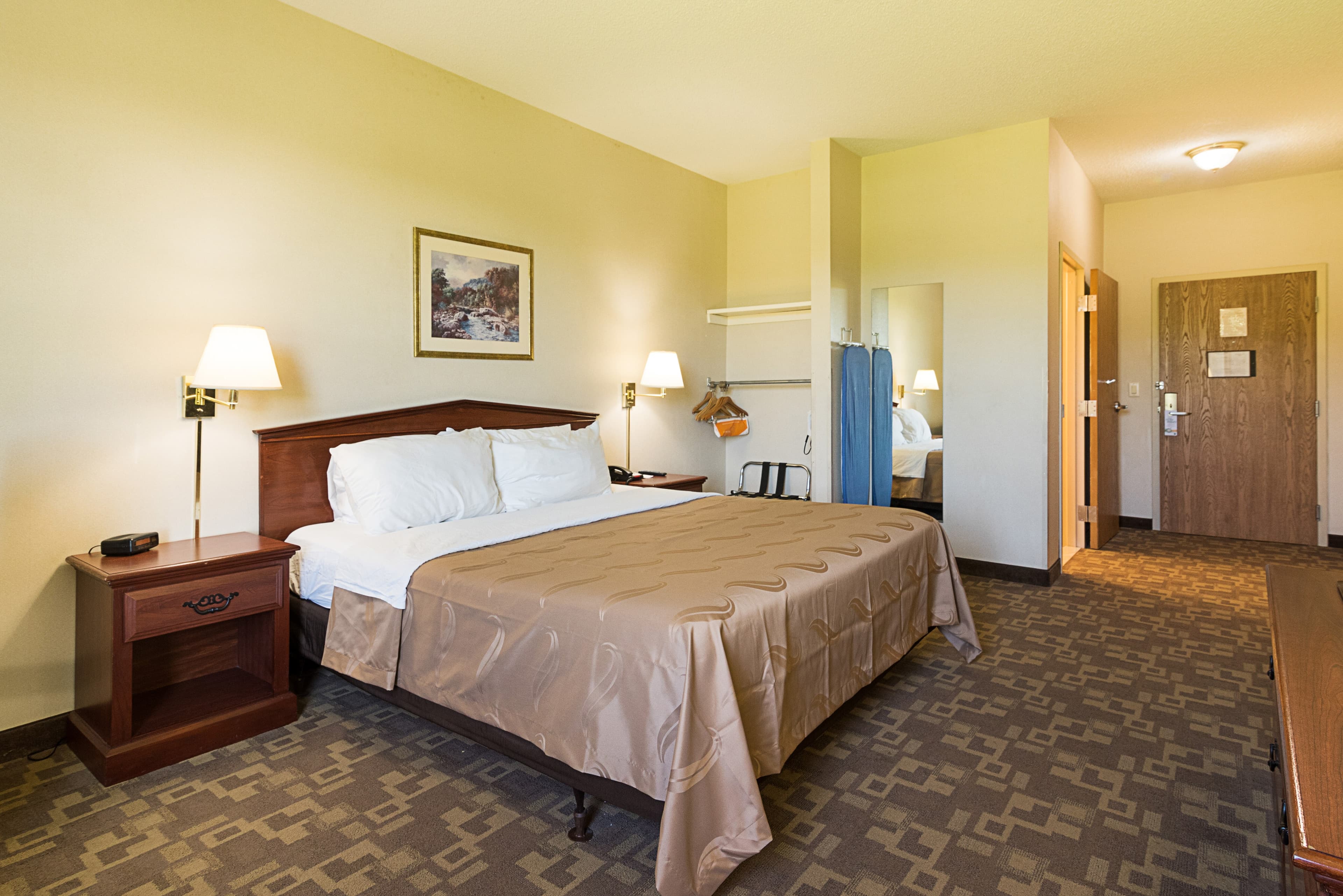 Quality Inn & Suites Schoharie near Howe Caverns - Image 3