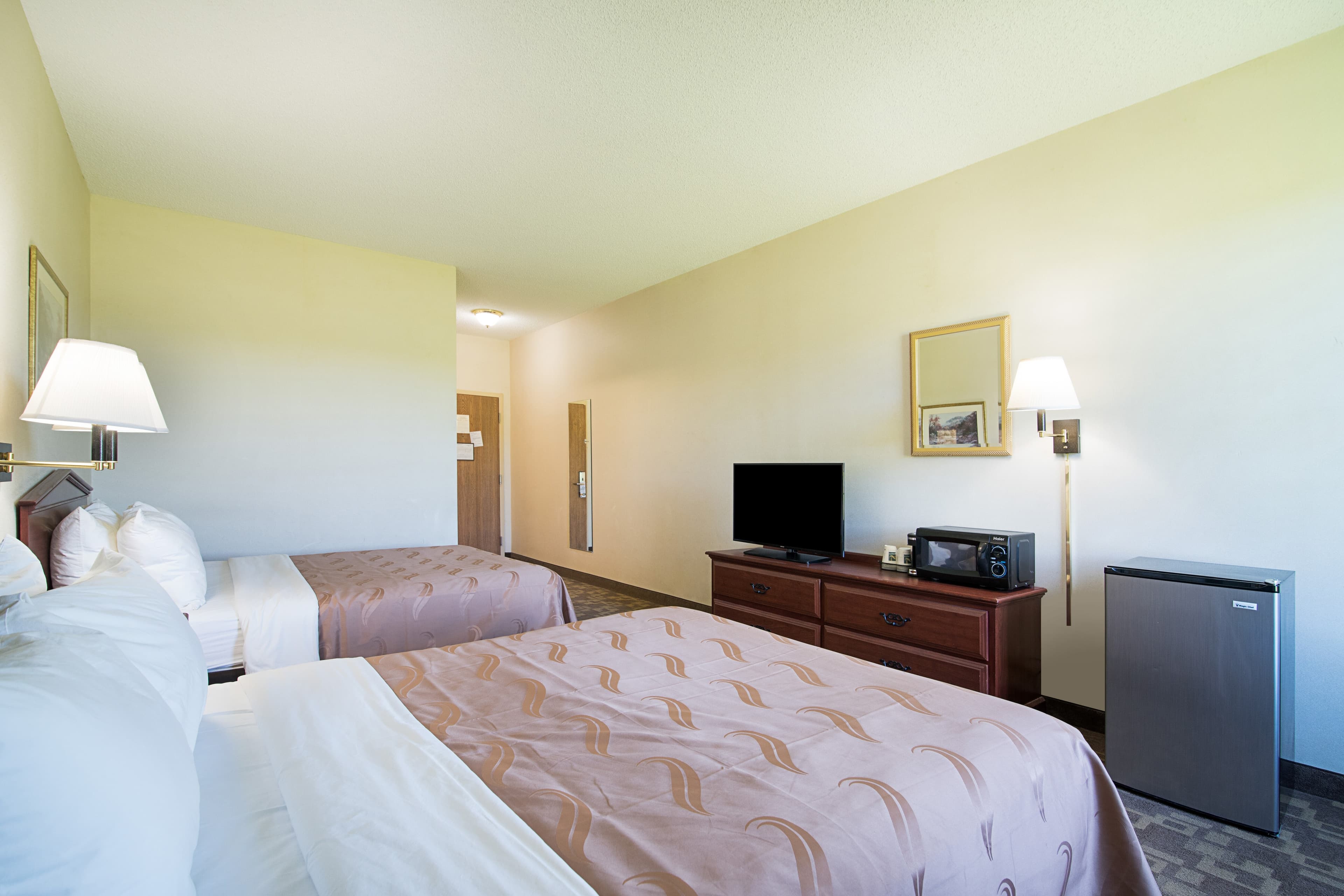 Quality Inn & Suites Schoharie near Howe Caverns — 9