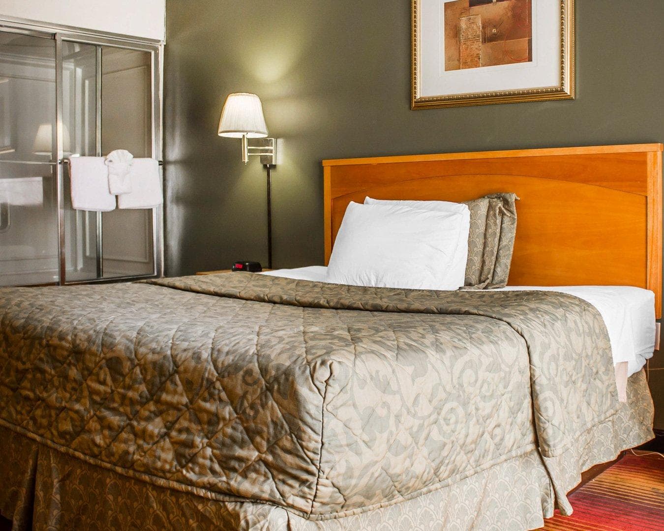 Rodeway Inn Huntington Station - Melville — 11