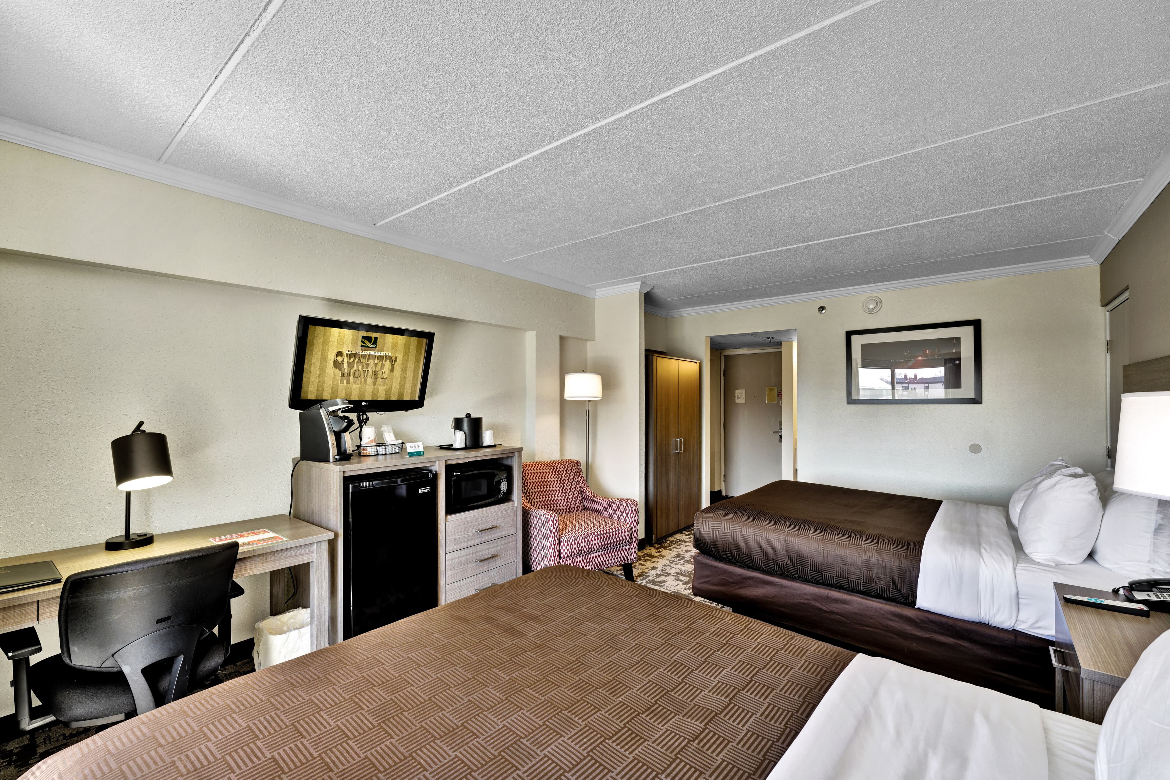 Quality Hotel & Suites At The Falls - Image 2