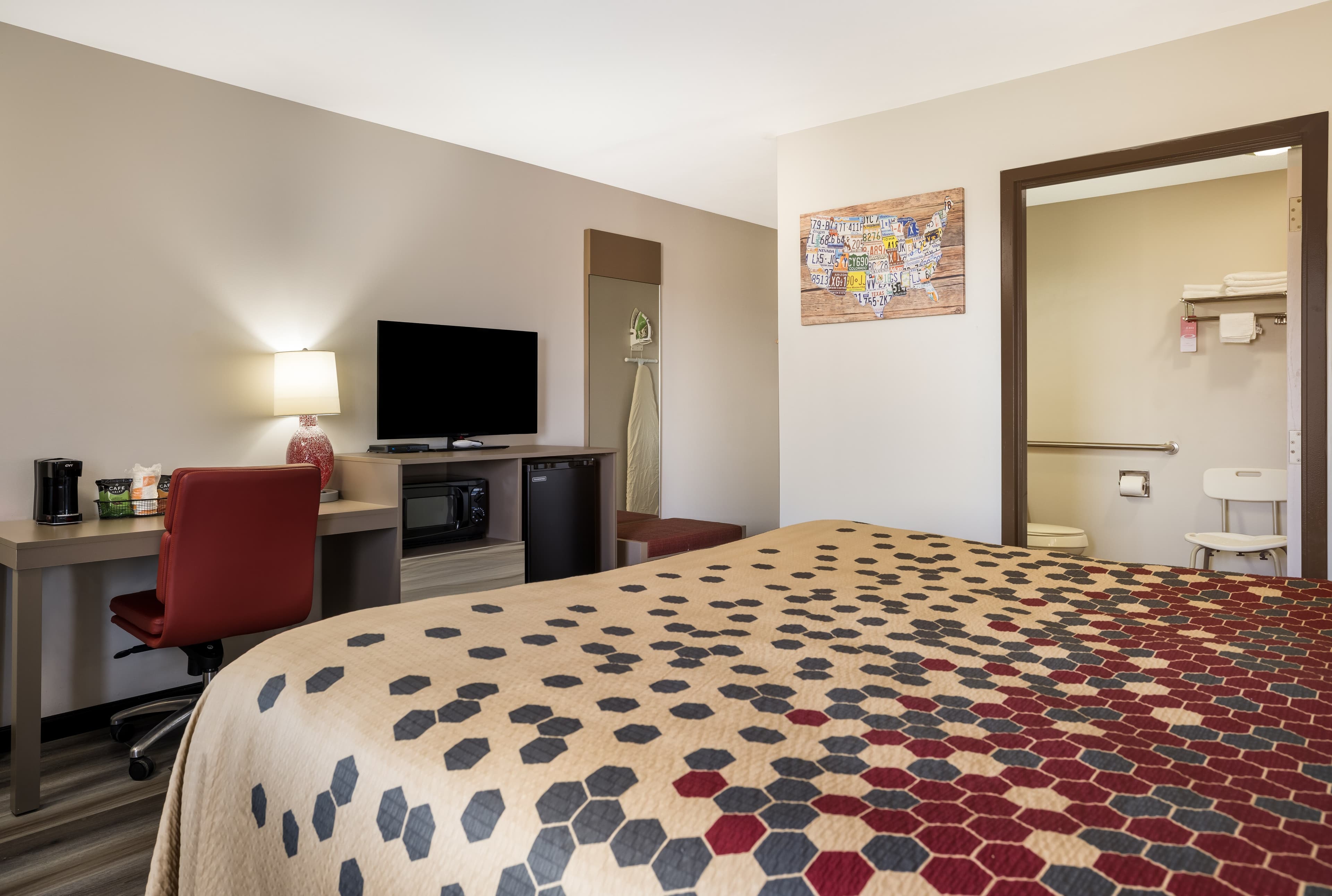 Econo Lodge Inn & Suites Canandaigua - Fingers Lake Area — 9
